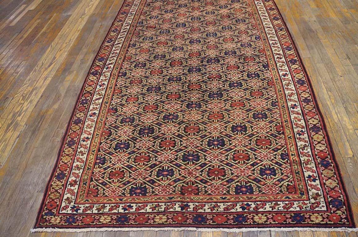 Handmade antique NW Persian carpet. Woven, circa 1910. Gallery size 5'0