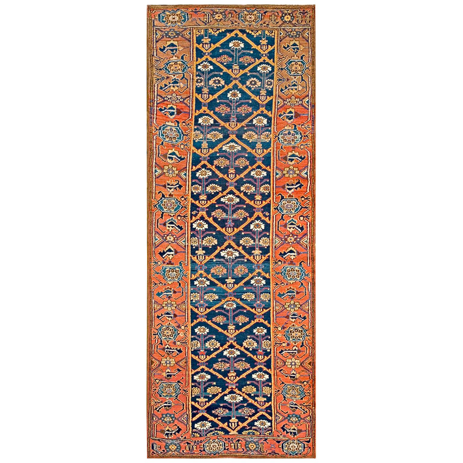 19. Jahrhundert N.W. Persischer Teppich ( 3'8" x 9'10" - 111 x 299) im Angebot