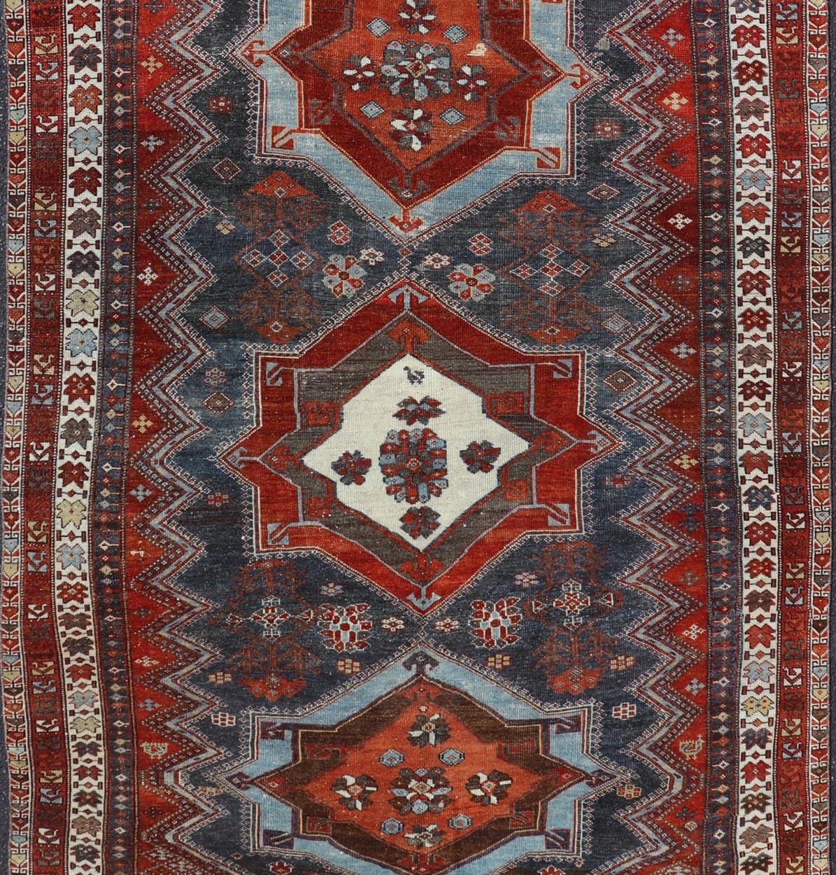 Antike N.W. Persischer Teppich mit geometrischen Medaillons 5'0