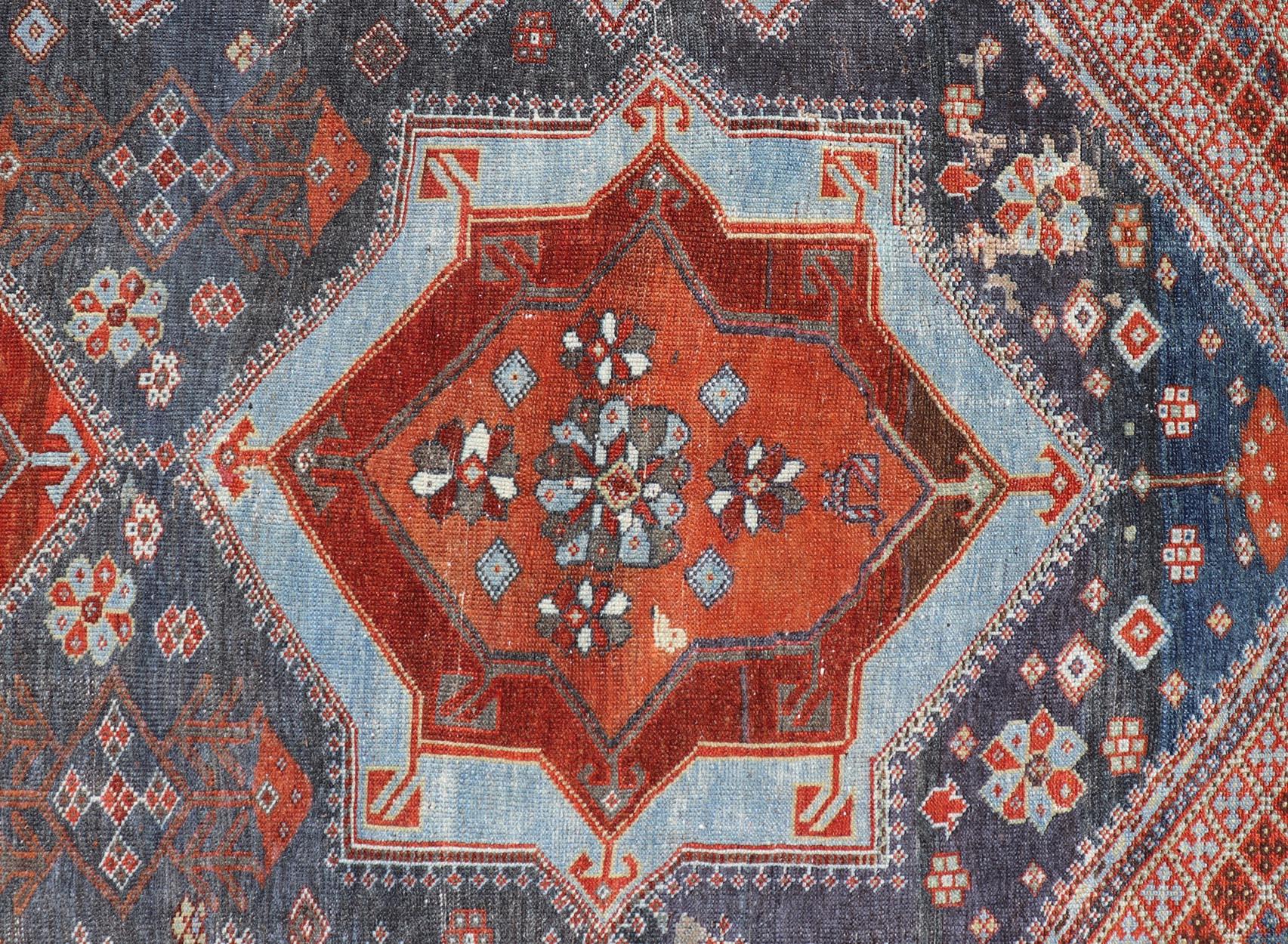 Antike N.W. Persischer Teppich mit geometrischen Medaillons 5'0