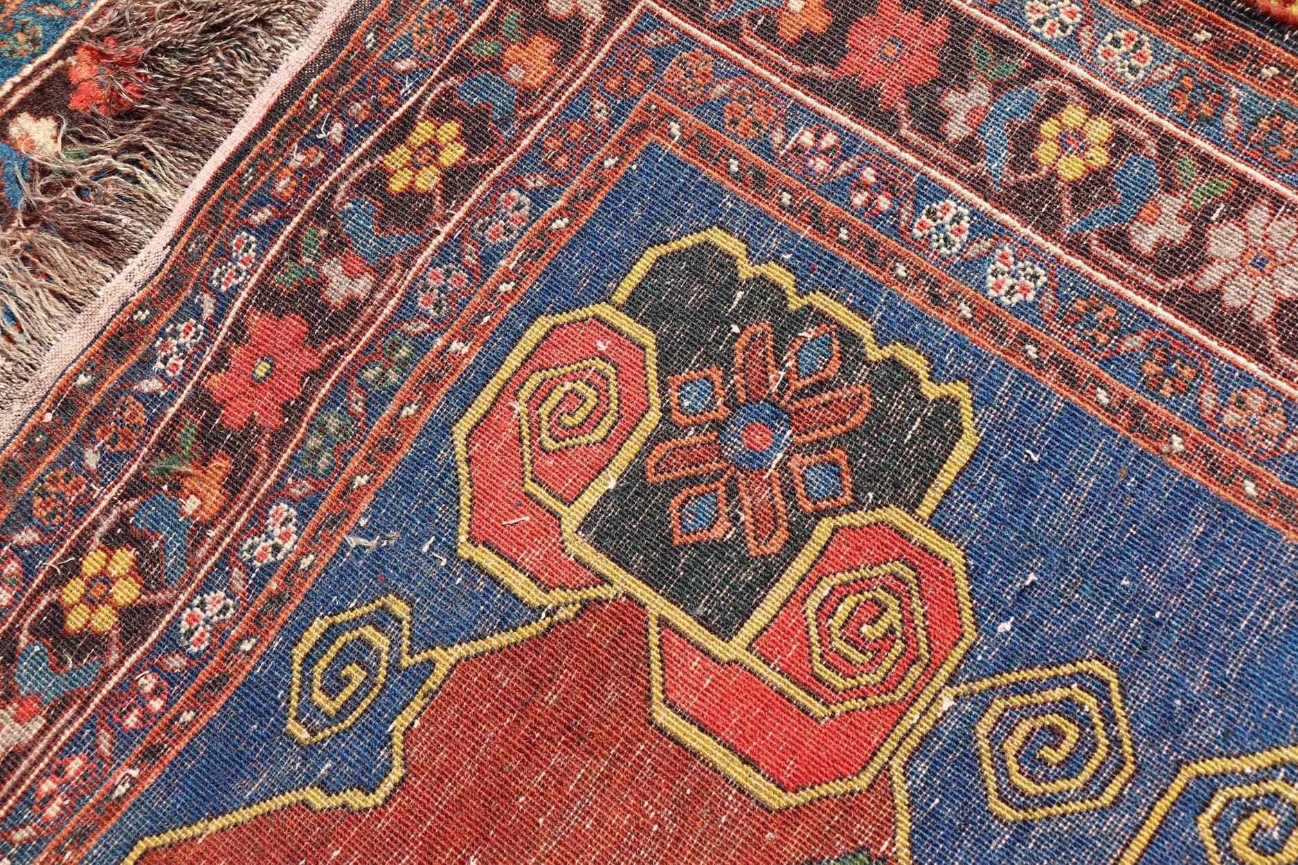 Antike N.W. Persischer Teppich mit geometrischem Muster in Terrakotta in Rot, Königsblau und Grün 6