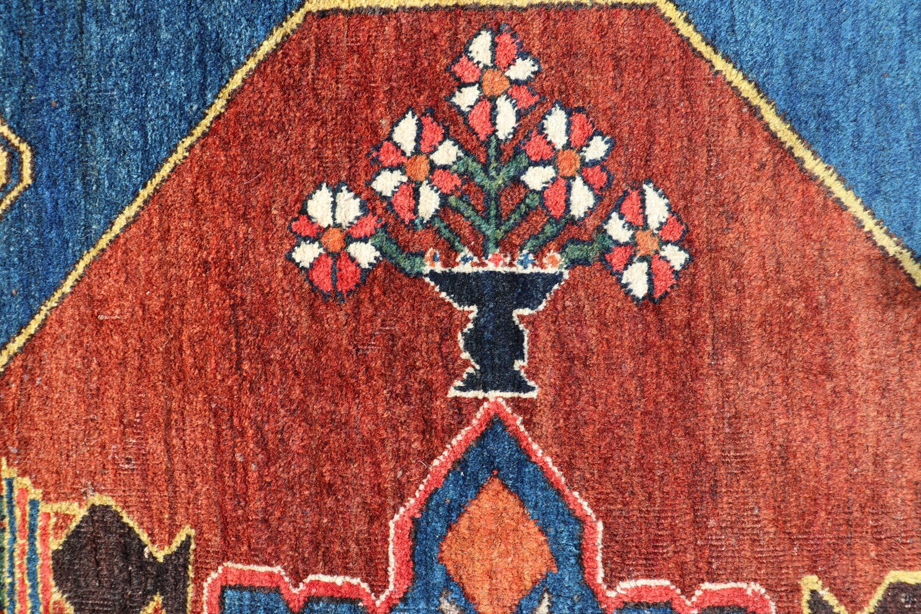 Antike N.W. Persischer Teppich mit geometrischem Muster in Terrakotta in Rot, Königsblau und Grün 2