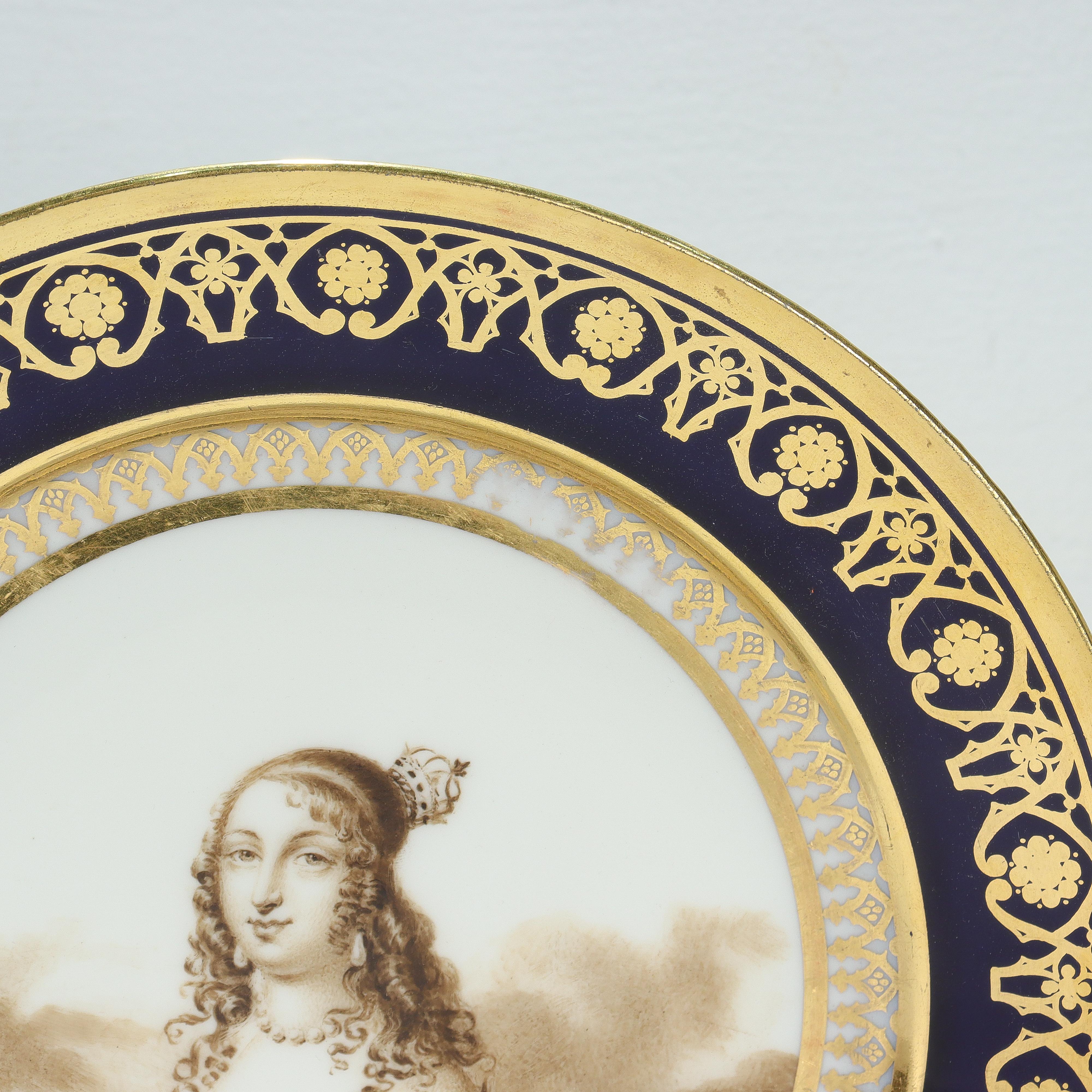 Ancienne assiette de rangement en porcelaine suisse de Nyon peinte à la main avec bordure bleu cobalt en vente 3