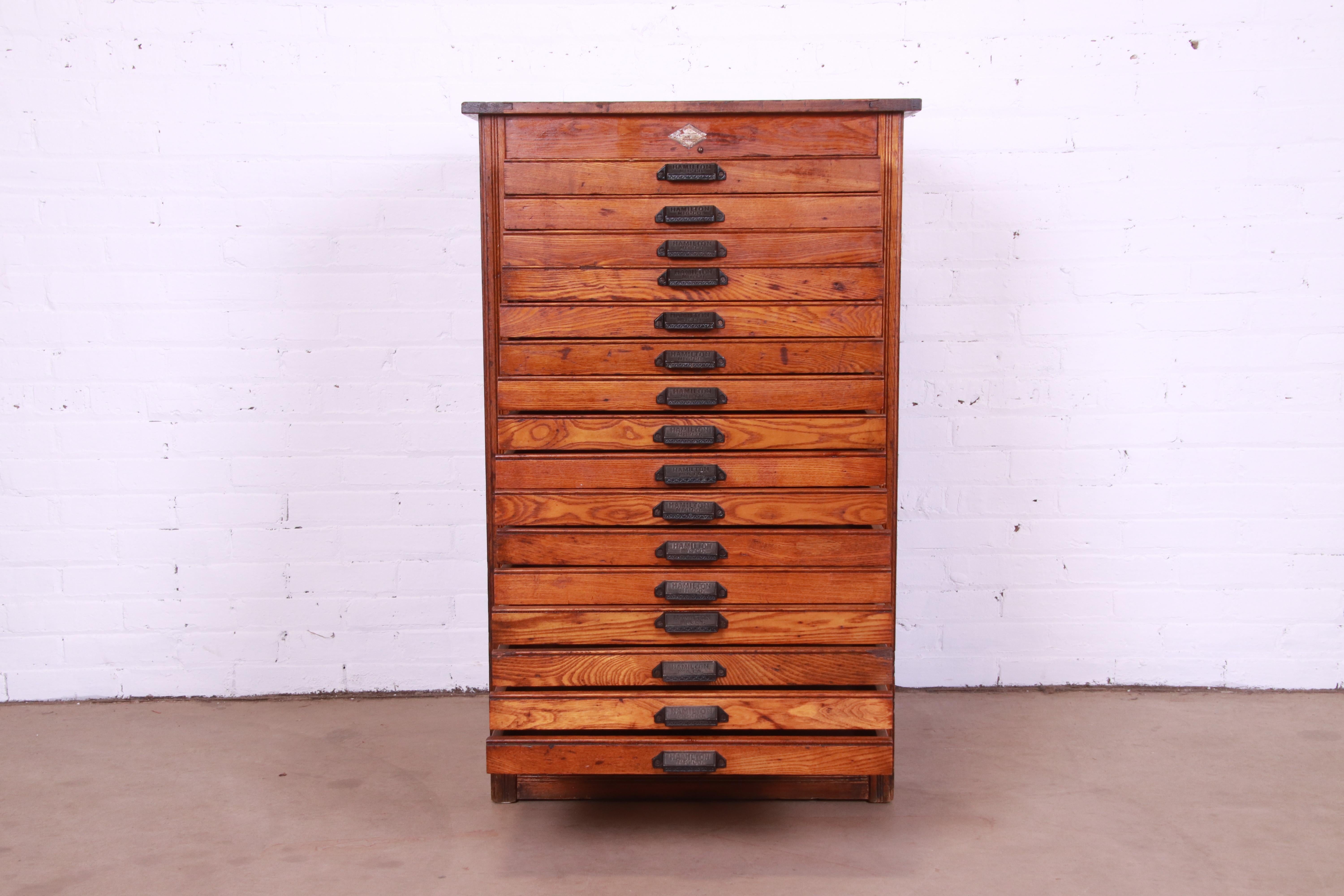 Antique Oak 16-Drawer Blueprint Flat File Cabinet by Hamilton, circa 1900 In Good Condition In South Bend, IN