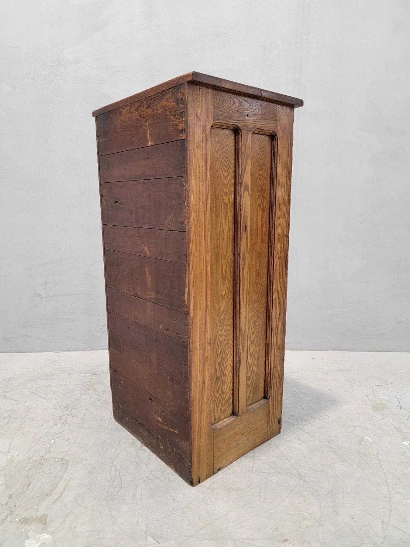 Antique Oak 16 Drawer Typesetter's Letterhead Filer In Good Condition For Sale In Chicago, IL