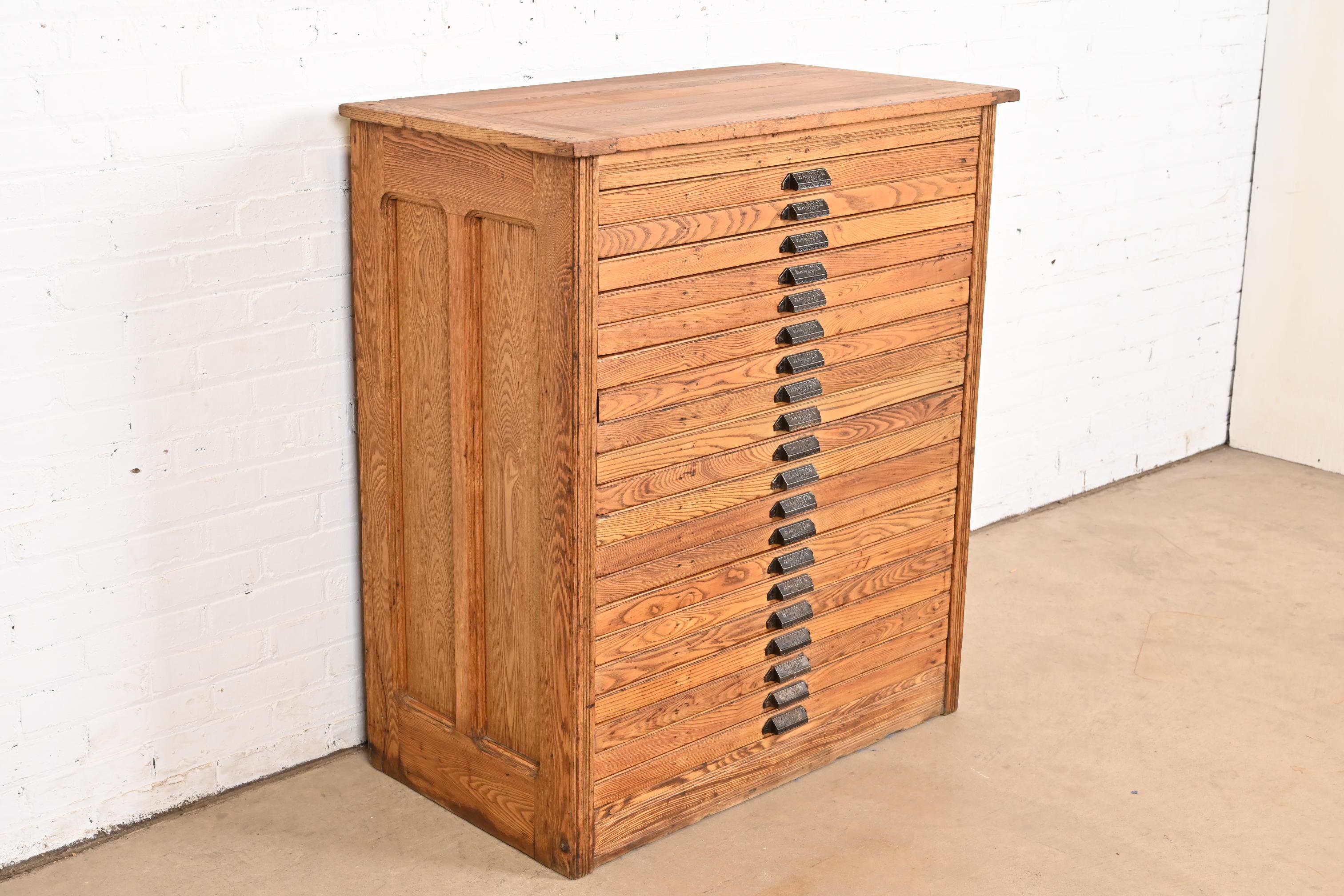 Antique Oak 20-Drawer Architect's Blueprint Flat File Cabinet by Hamilton In Good Condition In South Bend, IN