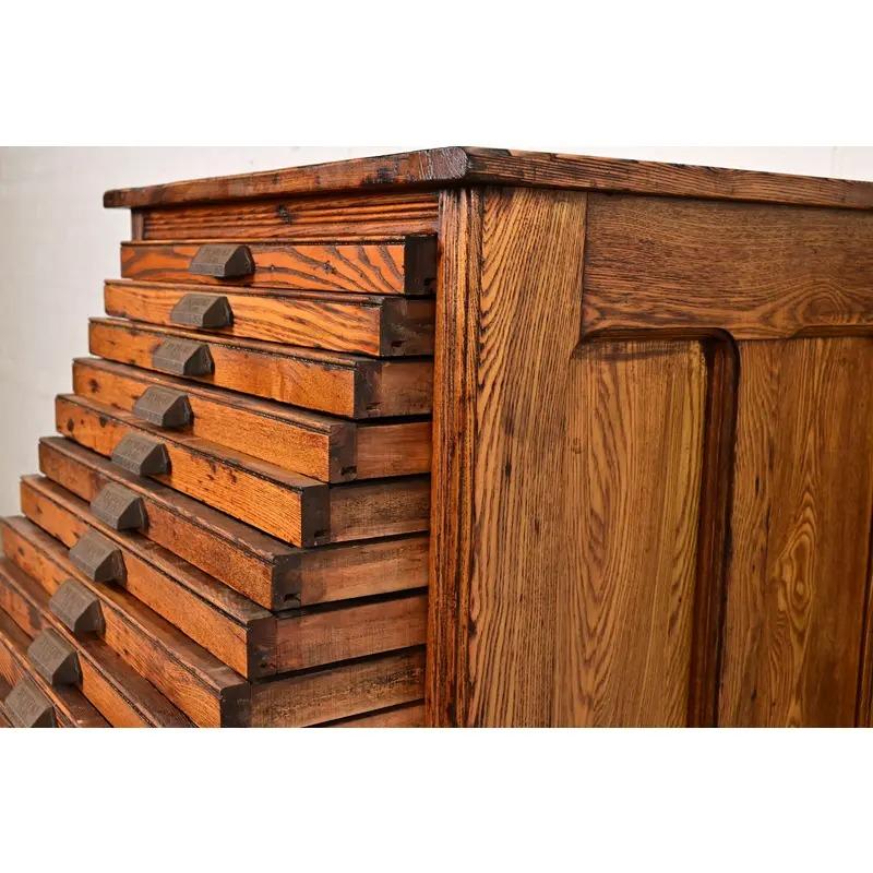 Antique Oak 25-Drawer Architect's Blueprint File Cabinet by Hamilton, Circa 1900 in vendita 2