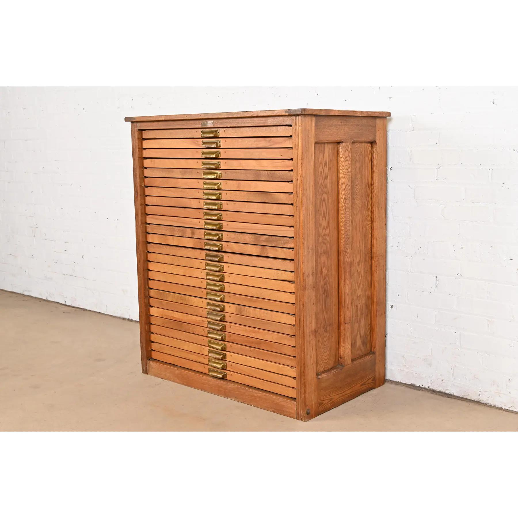 A rare and exceptional antique Arts & Crafts 25-drawer architect's blueprint flat file cabinet or printer's cabinet

By Hamilton Manufacturing Co.

USA, Circa 1900

Oak, with original brass hardware.

Measures: 36.88