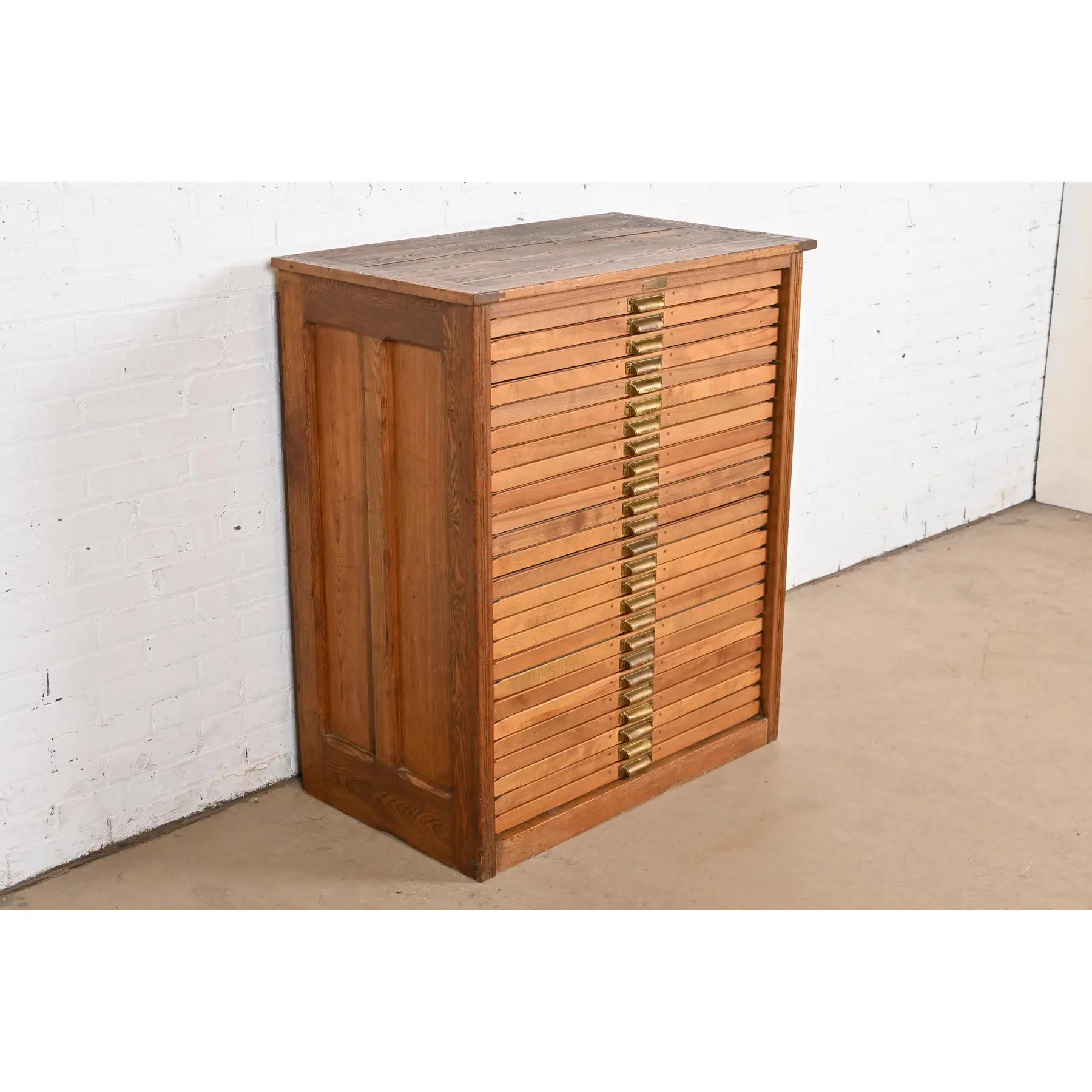 Antique Oak 25-Drawer Architect's Blueprint Flat File Cabinet by Hamilton, 1900 In Good Condition In South Bend, IN