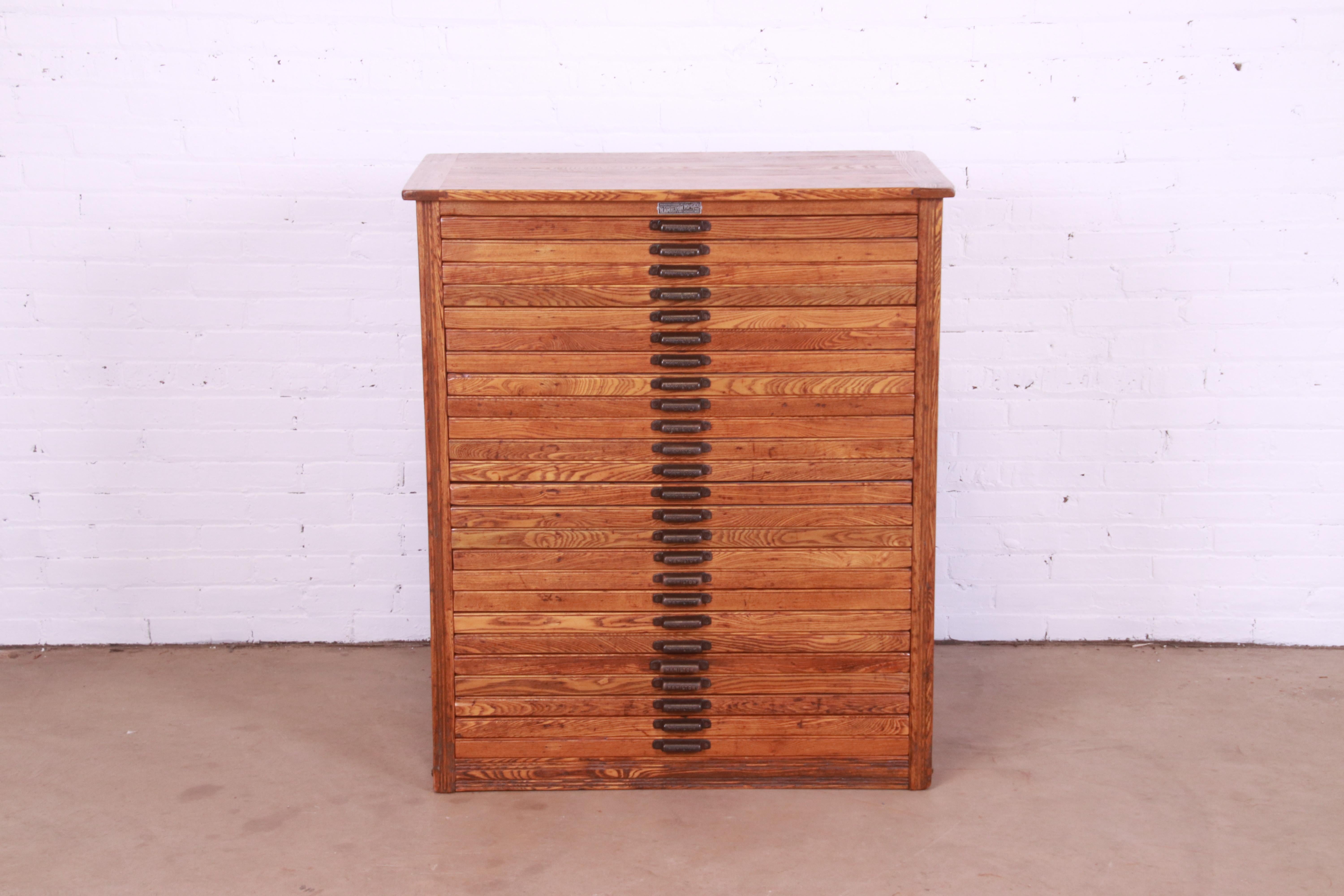 A rare and exceptional antique Arts & Crafts architect's blueprint or map flat file cabinet

By Hamilton Manufacturing Co.

USA, Circa 1900

Solid oak, with original iron hardware.

Measures: 37.25