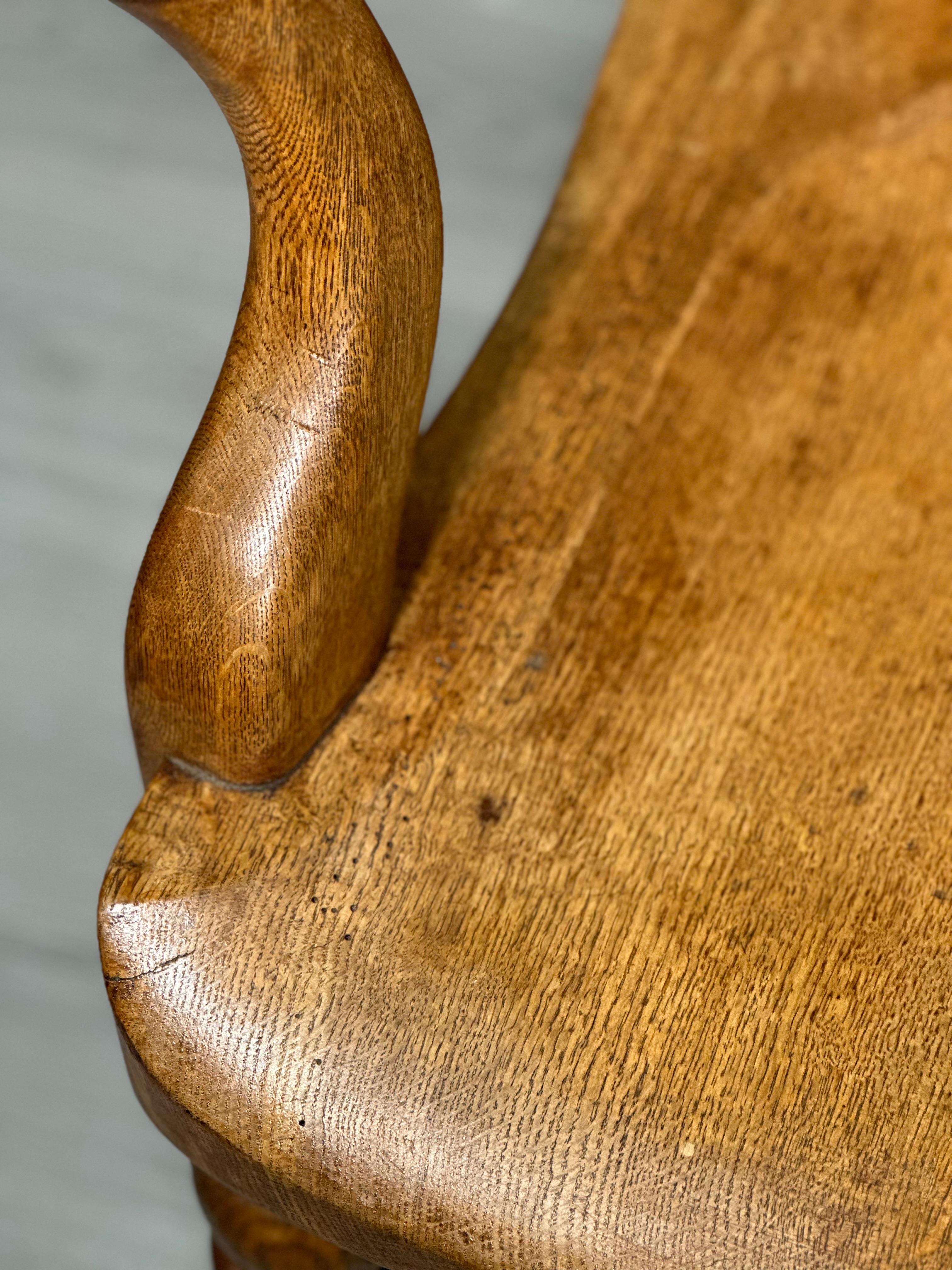 Chaise de bureau antique en chêne et cuir en vente 4