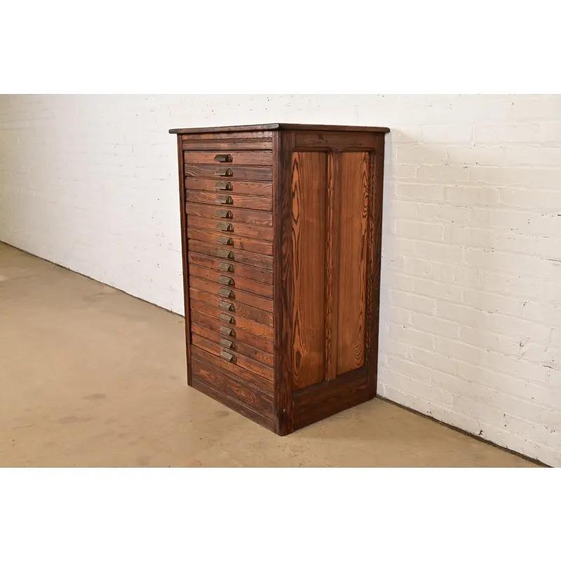 A rare and exceptional antique Arts & Crafts 16-drawer architect's blueprint flat file cabinet or printer's cabinet

By Hamilton Manufacturing Co.

USA, Circa 1900

Oak, with original iron hardware.

Measures: 26.75