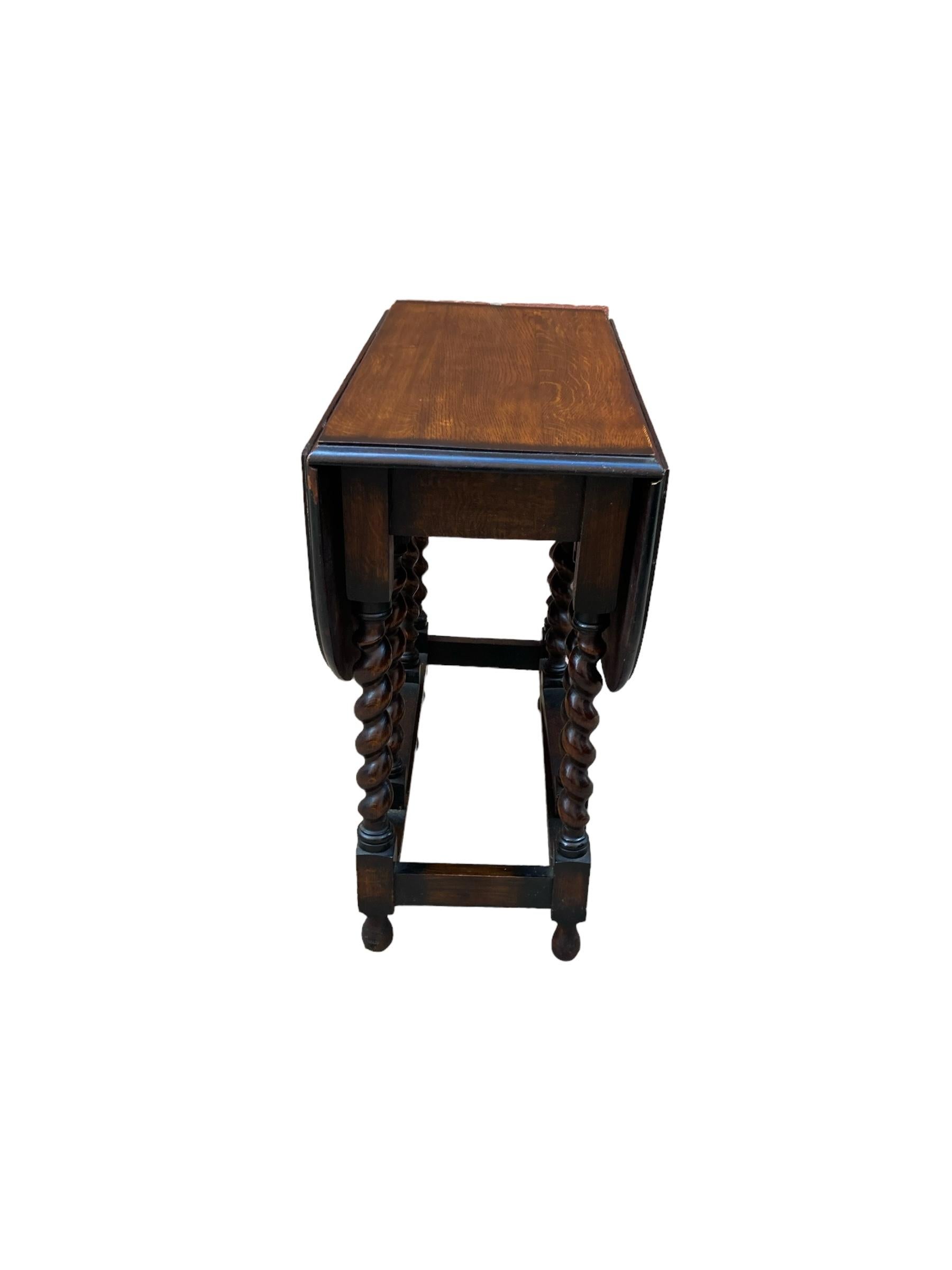 Antique Oak Barley Twist Drop Leaf Gate Leg Table In Good Condition In Bishop's Stortford, GB