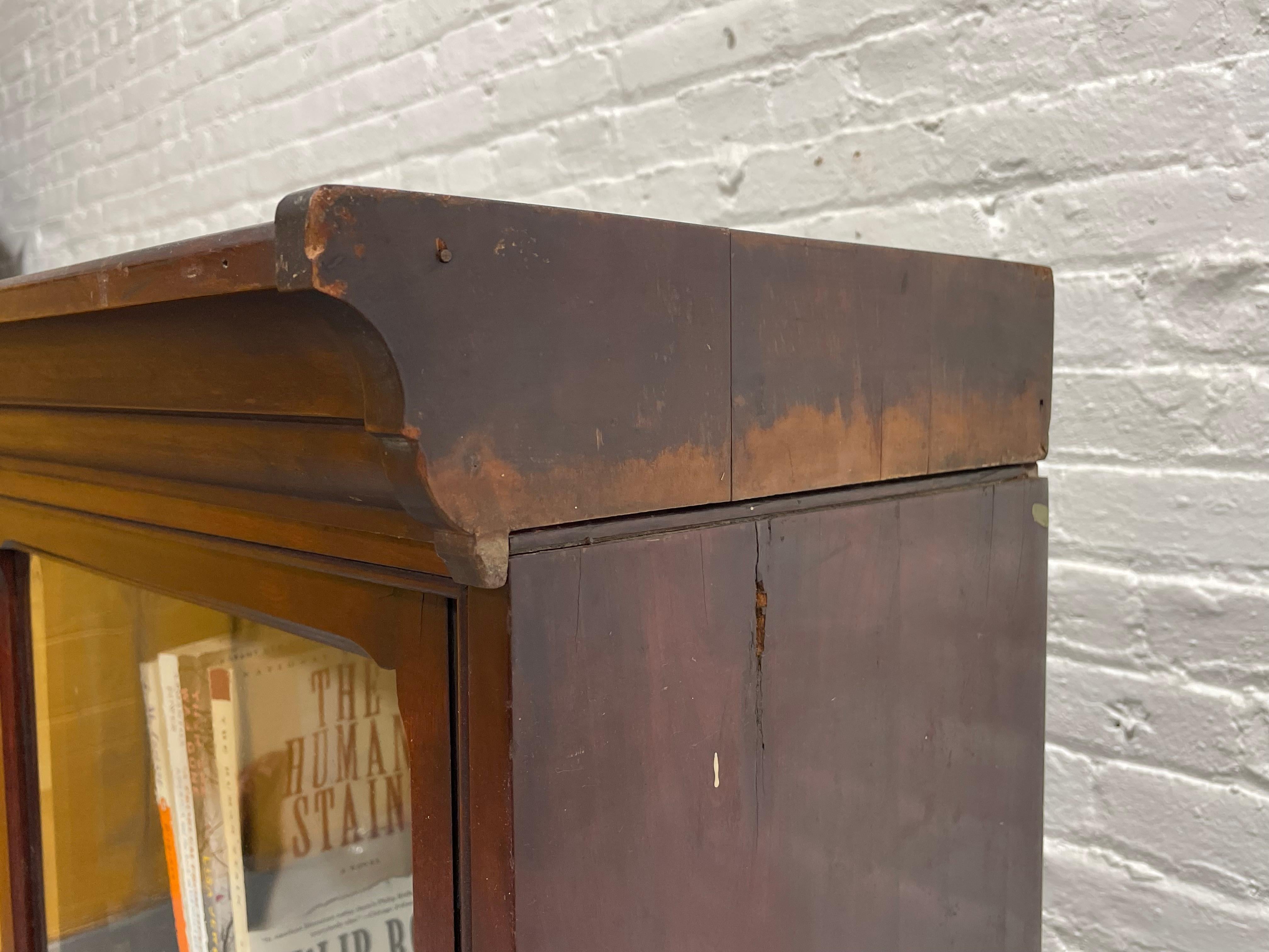 Antikes Bücherregal aus Eiche / Porzellanschrank von Danner Furniture, um 1910 im Angebot 6