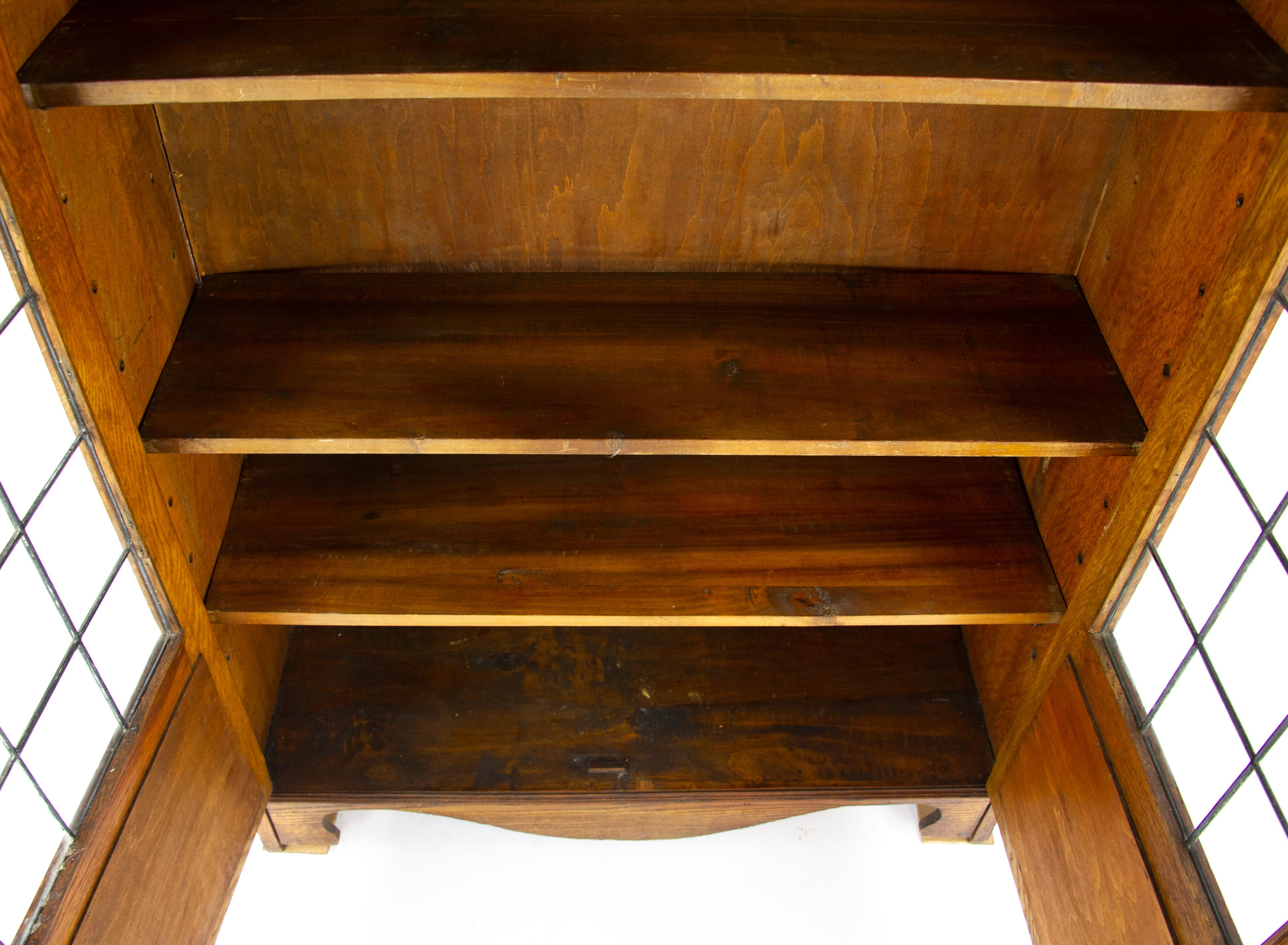 Antique Oak Bookcase, Oak Bookcase, Arts & Crafts, Leaded Glass, 1915 In Good Condition In Vancouver, BC
