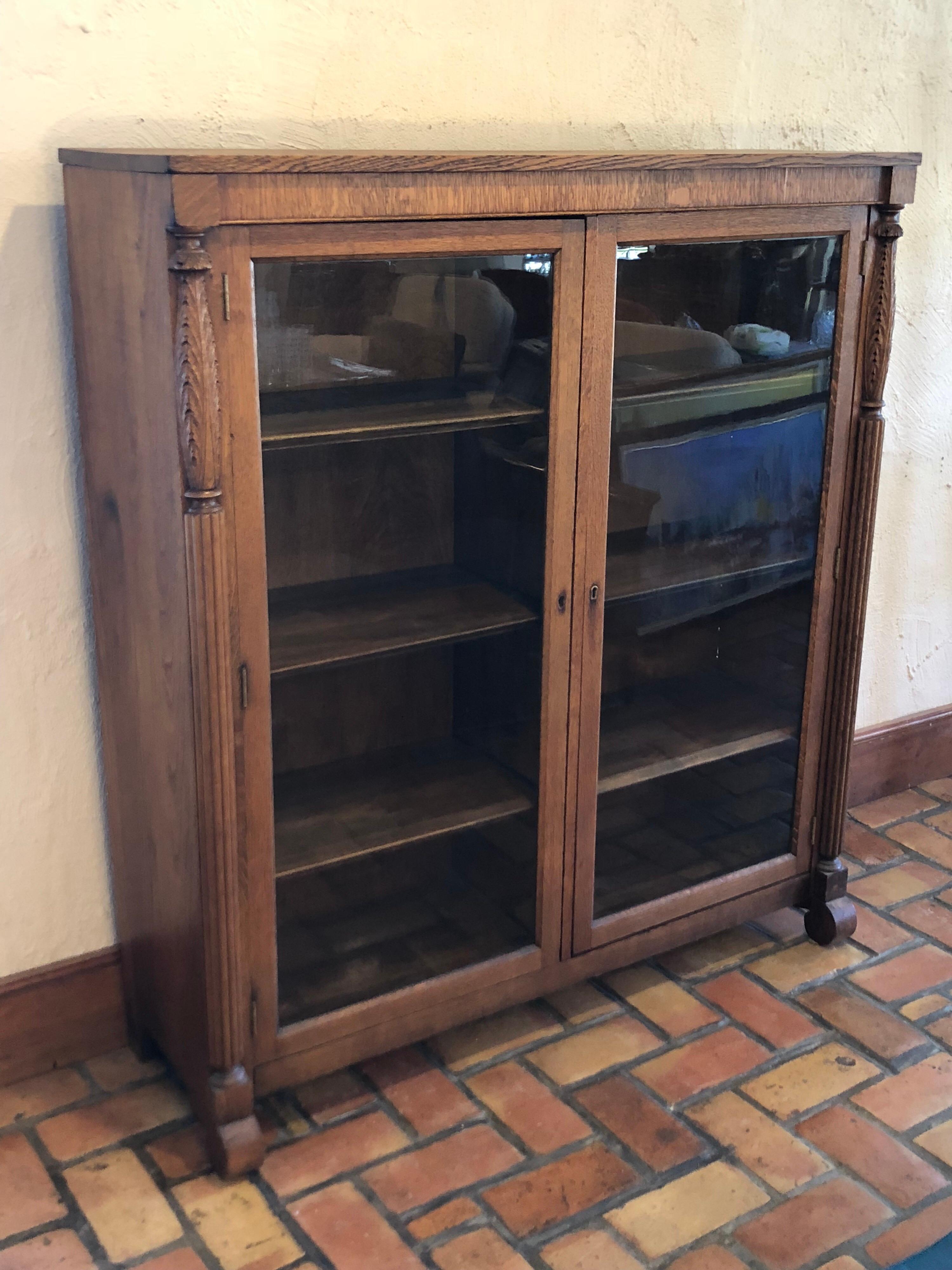 Antique Oak Bookcase with Original Keys In Good Condition In Redding, CT