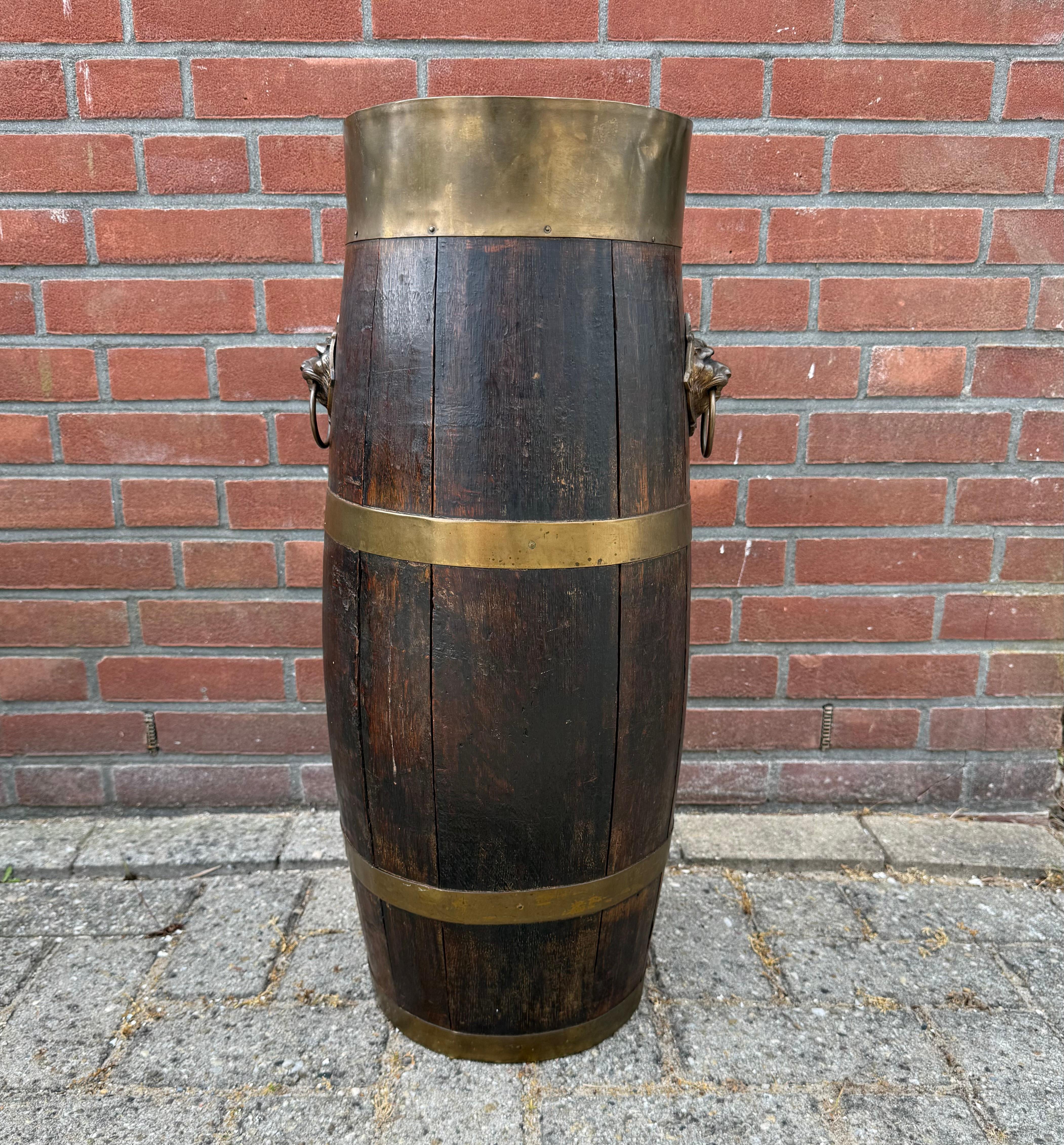 Antique Oak & Brass Barrel Shape Umbrella or Stick Stand with Lion Head Handles For Sale 5