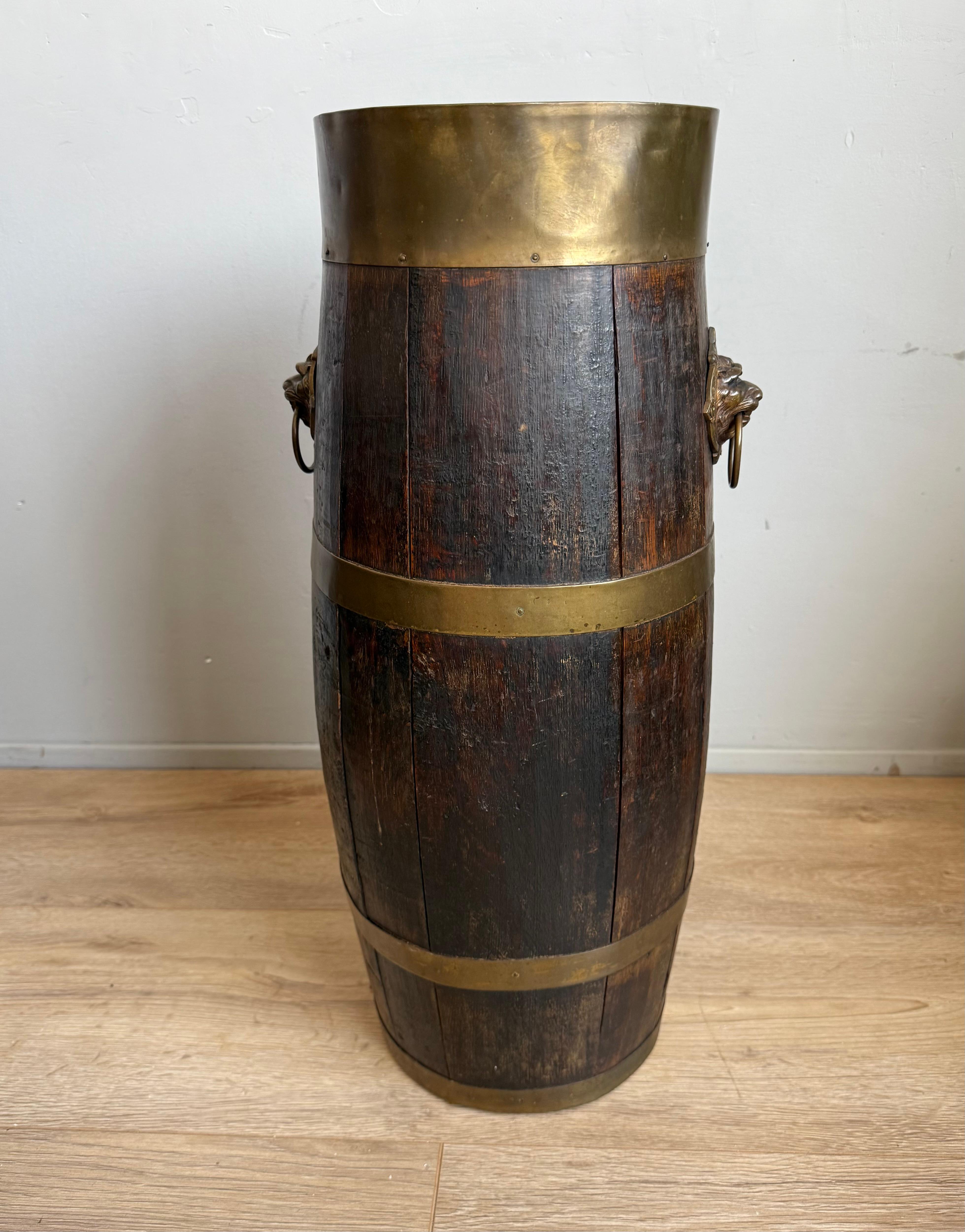 Antique Oak & Brass Barrel Shape Umbrella or Stick Stand with Lion Head Handles For Sale 2