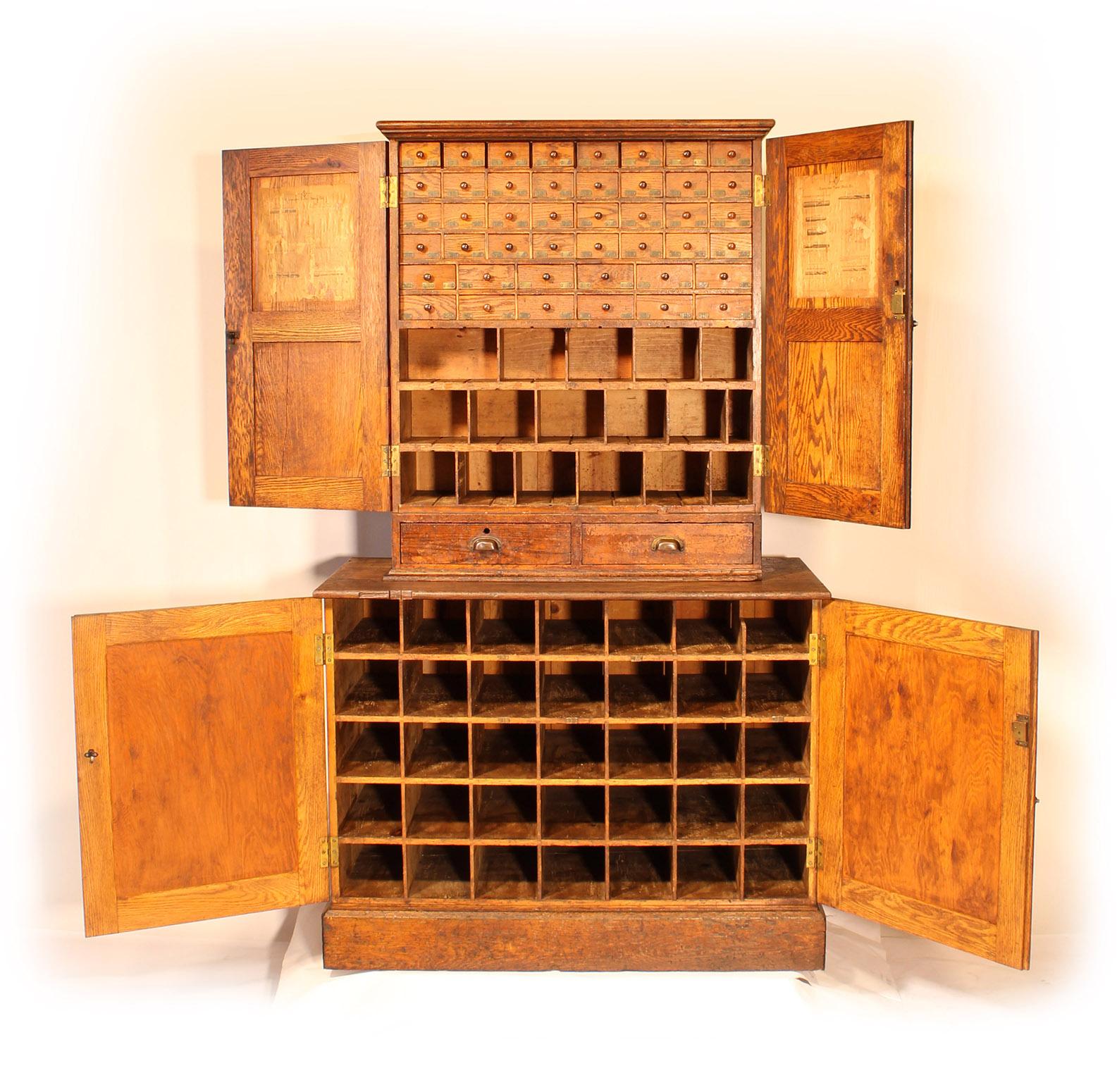 Armoire d'apothicaire de The Cleveland Twist Drill Company en vente 5
