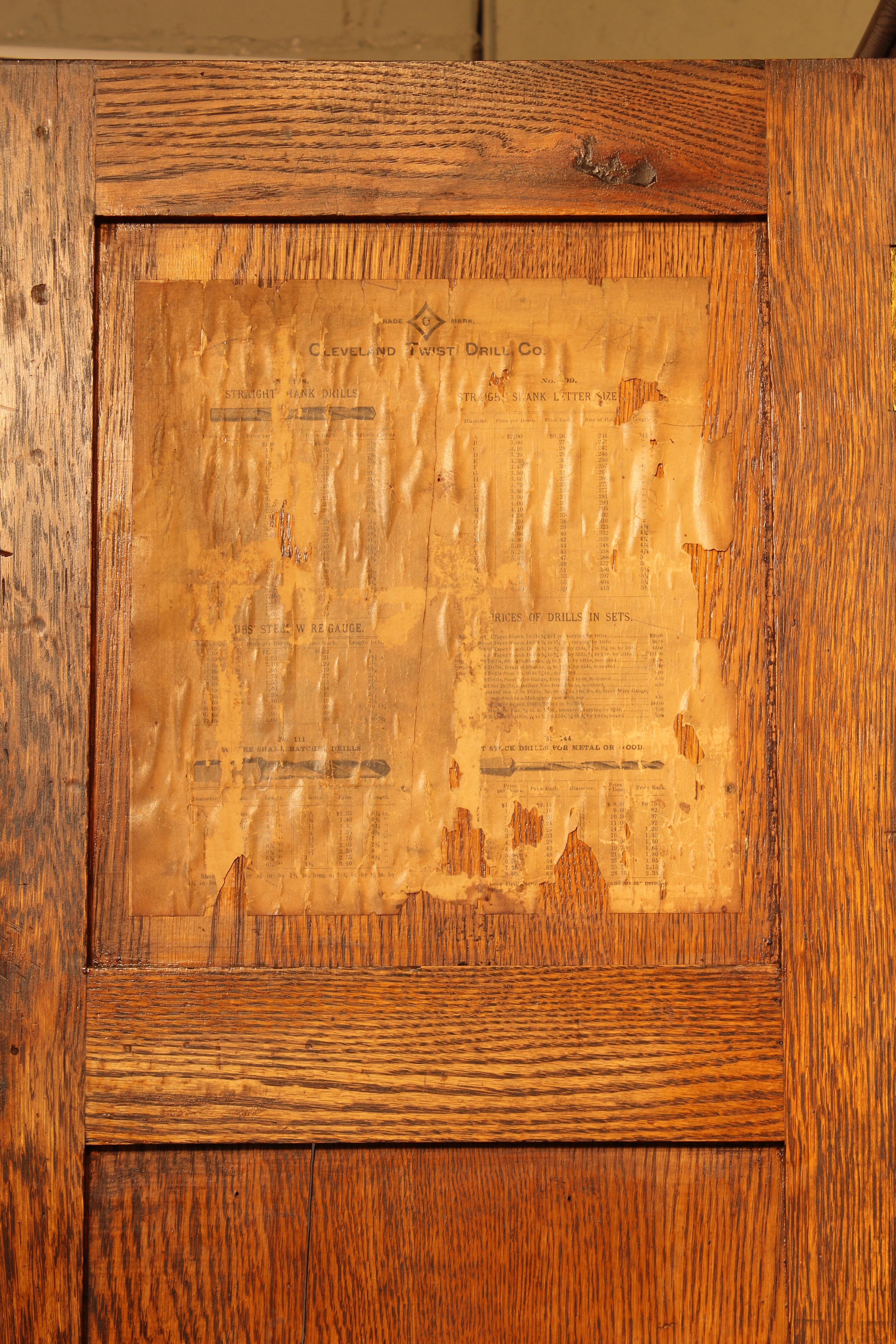 Armoire d'apothicaire de The Cleveland Twist Drill Company en vente 9