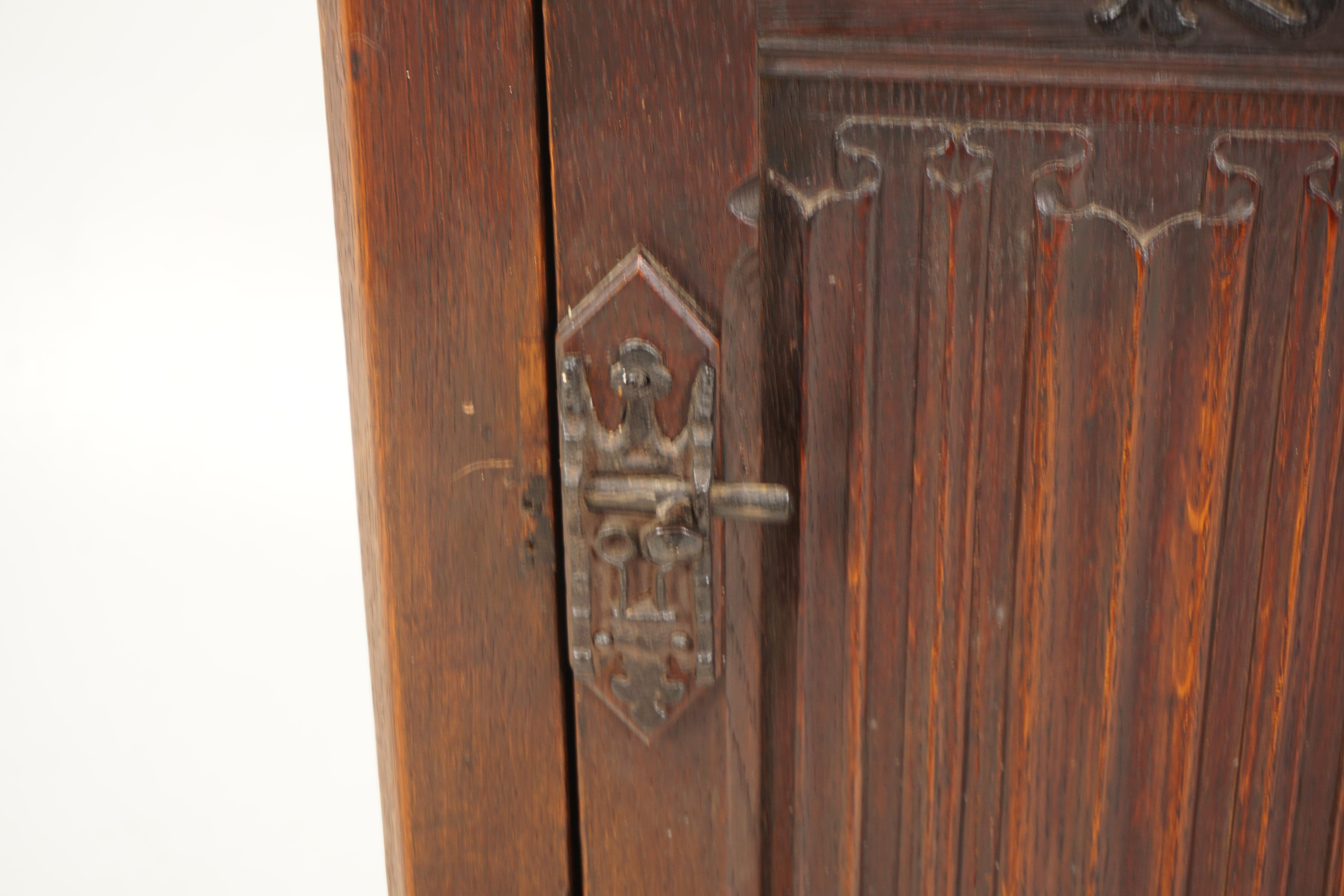 Antique Oak Cabinet, Carved Oak Gothic Style Corner Cabinet, Scotland 1900, H991 In Good Condition In Vancouver, BC