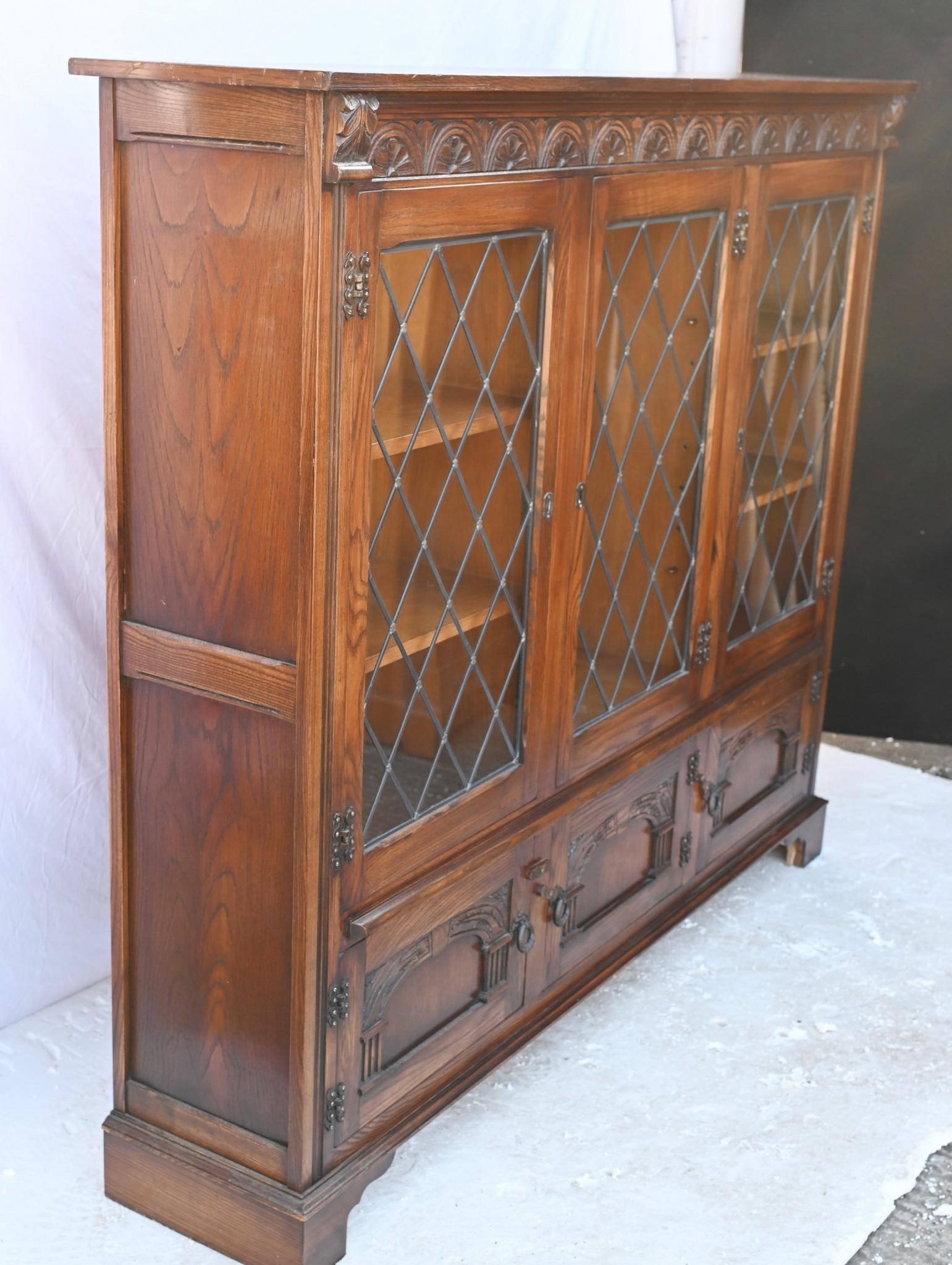 Armario de Roble Antiguo Servidor de Exposición Granja en Bueno estado para la venta en Potters Bar, GB