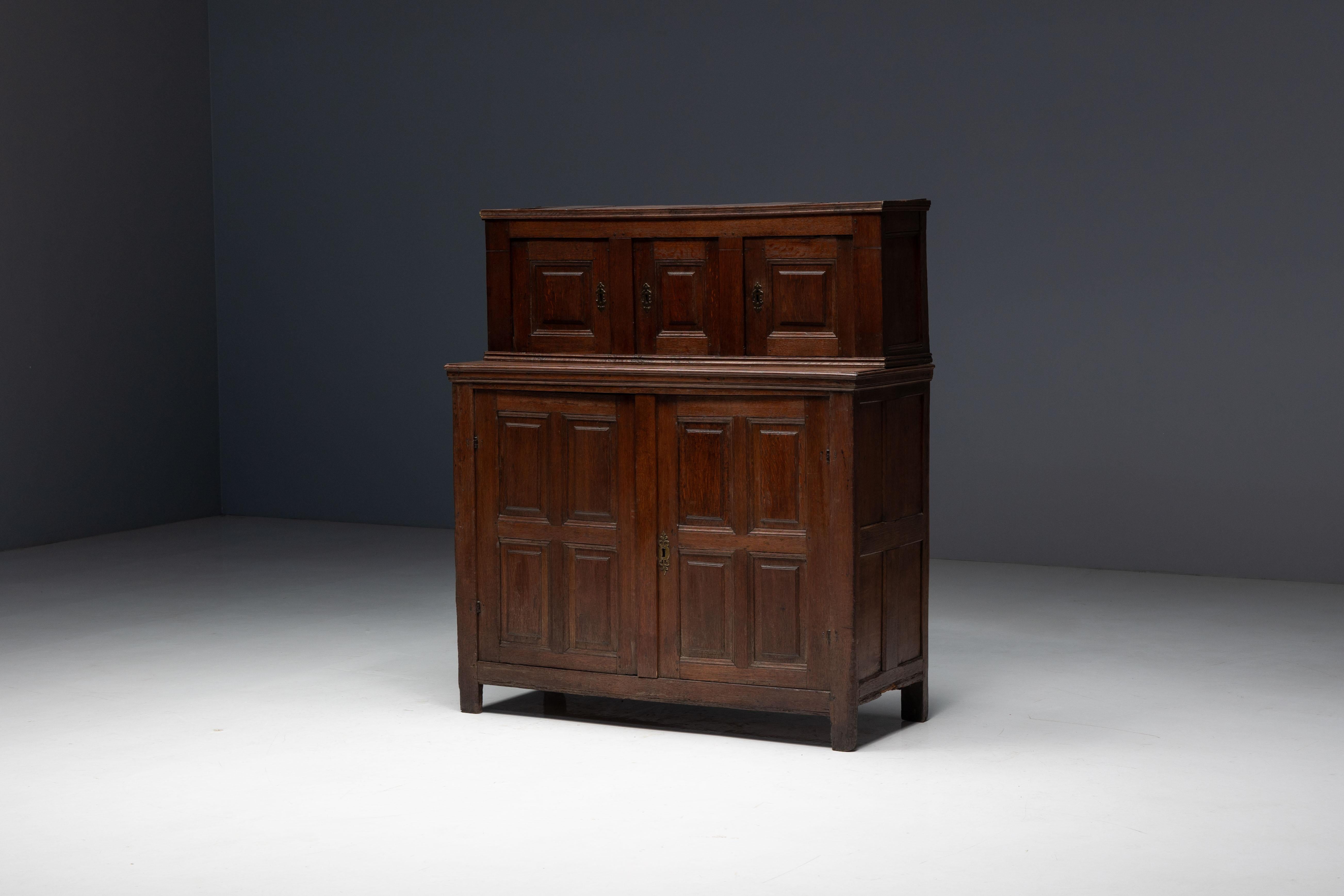Antiker Eichenschrank, Frankreich, 18. Jahrhundert im Angebot 4