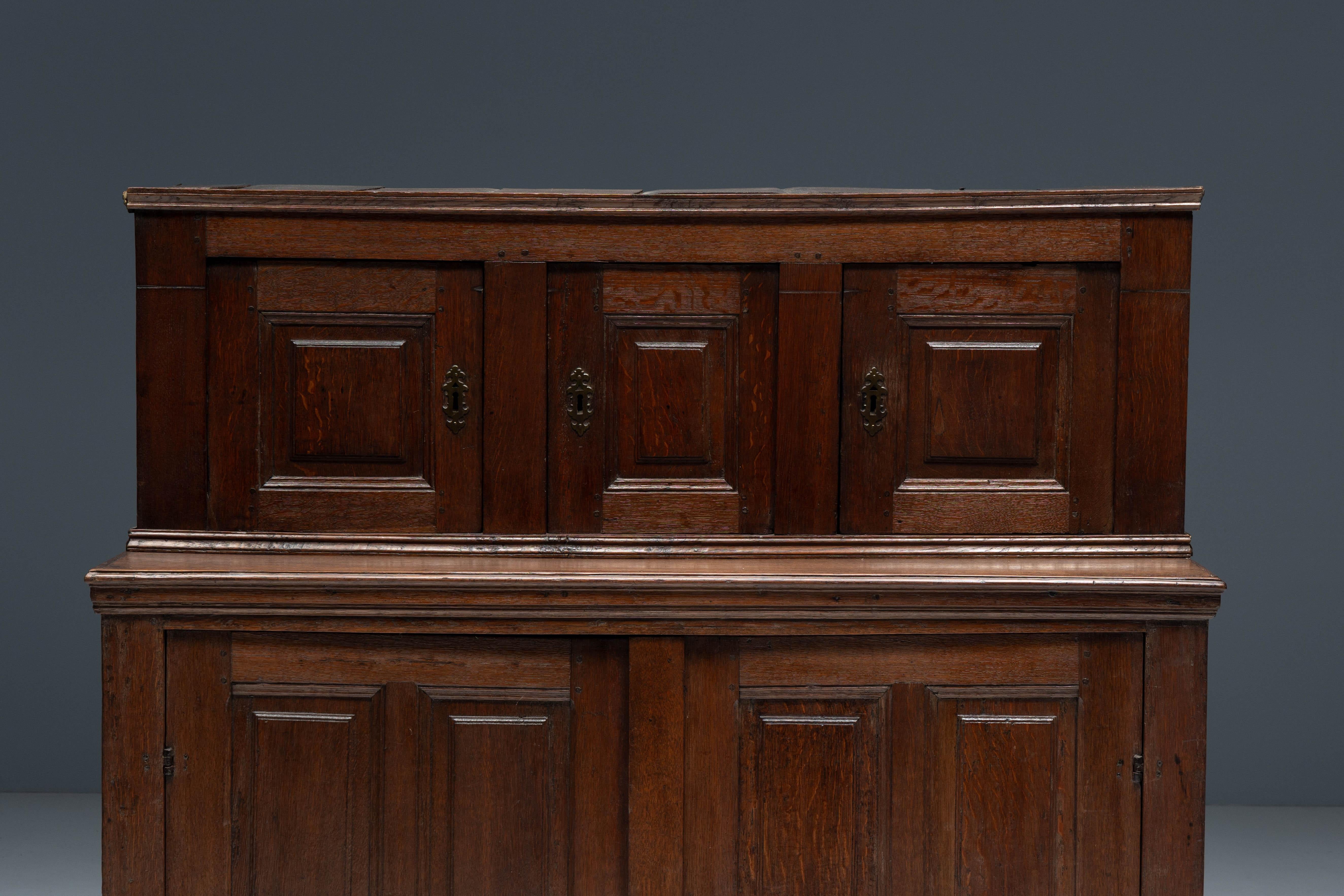 Antiker Eichenschrank, Frankreich, 18. Jahrhundert im Angebot 5