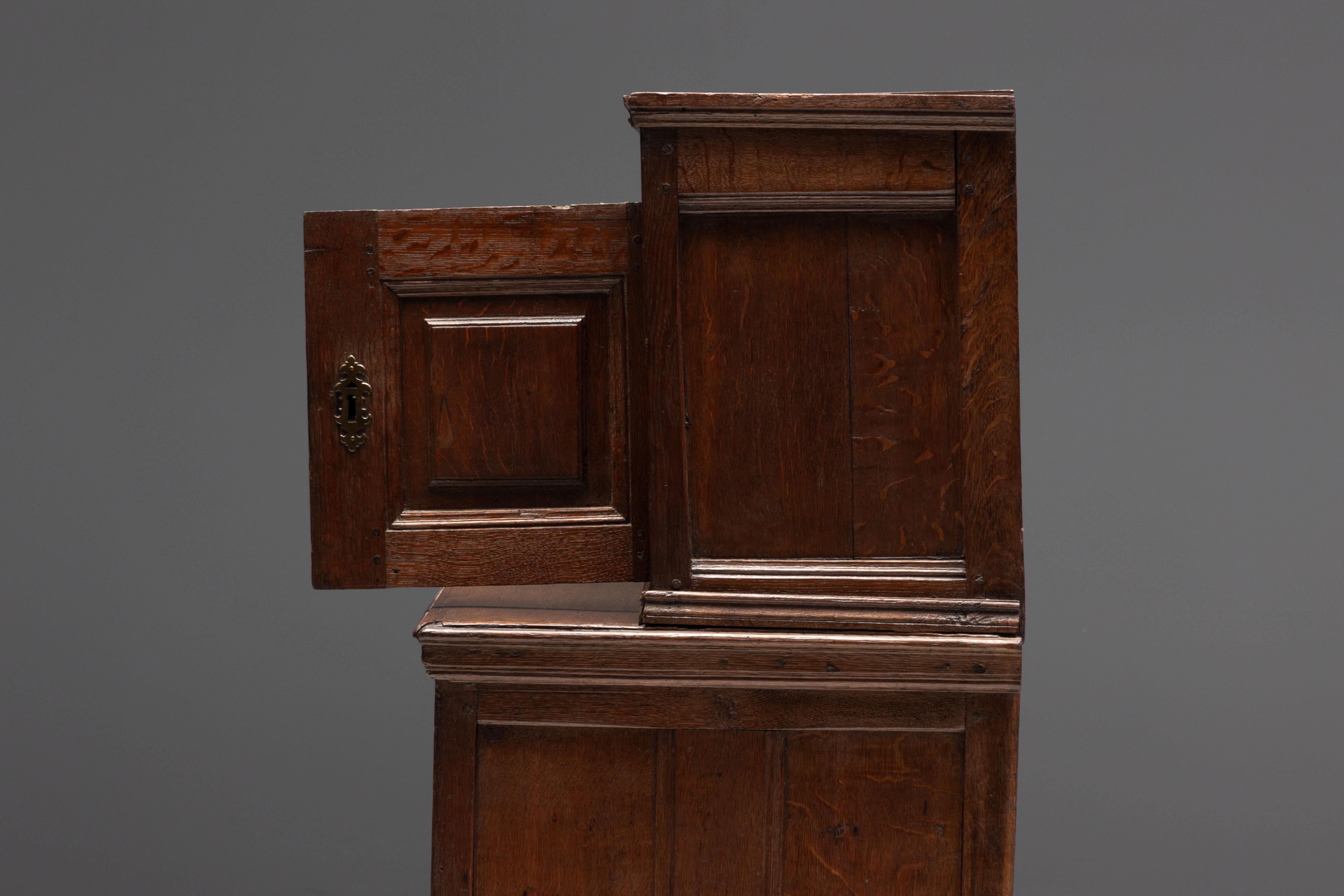 Antiker Eichenschrank, Frankreich, 18. Jahrhundert im Angebot 10