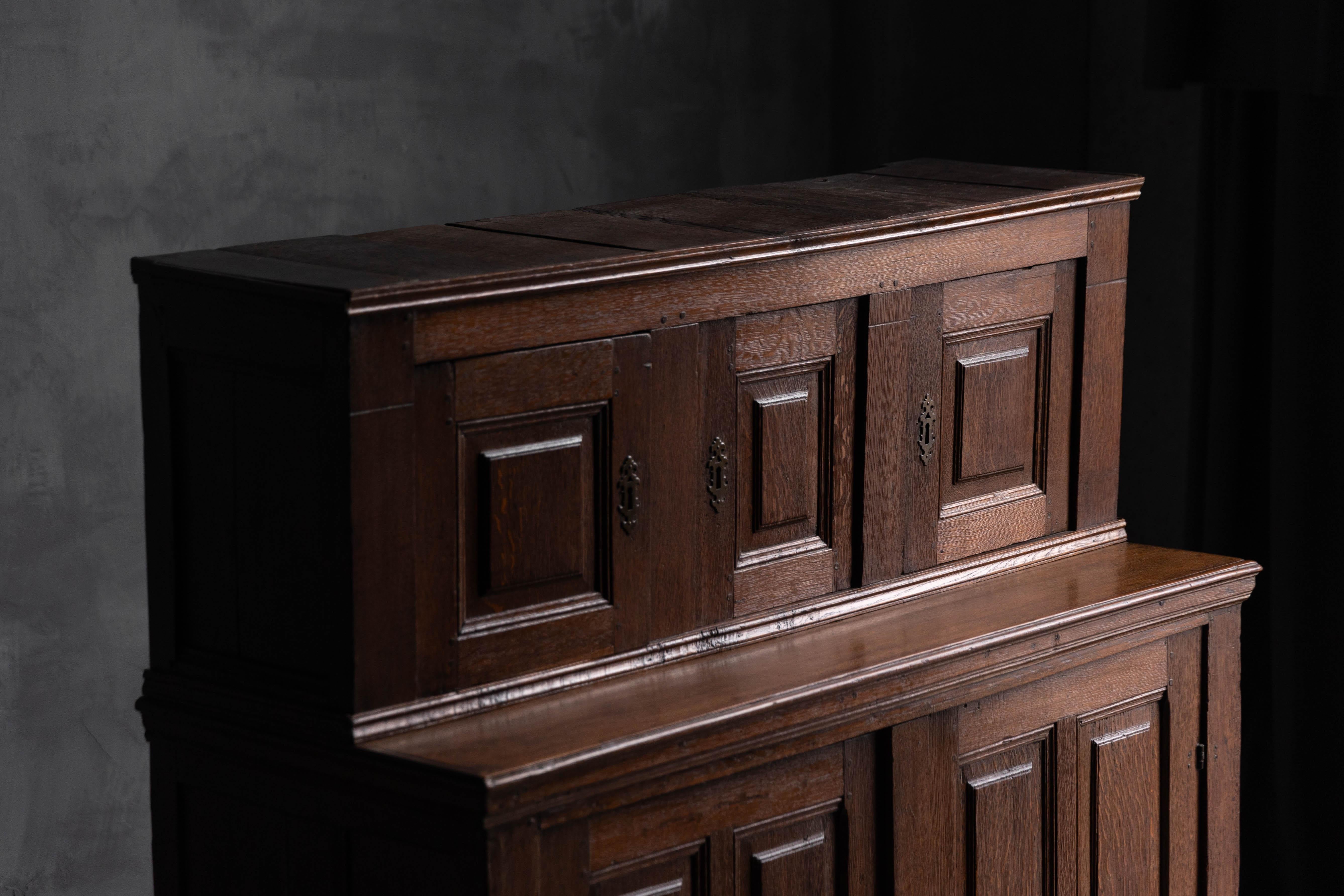 Antiker Eichenschrank, Frankreich, 18. Jahrhundert (Französisch) im Angebot
