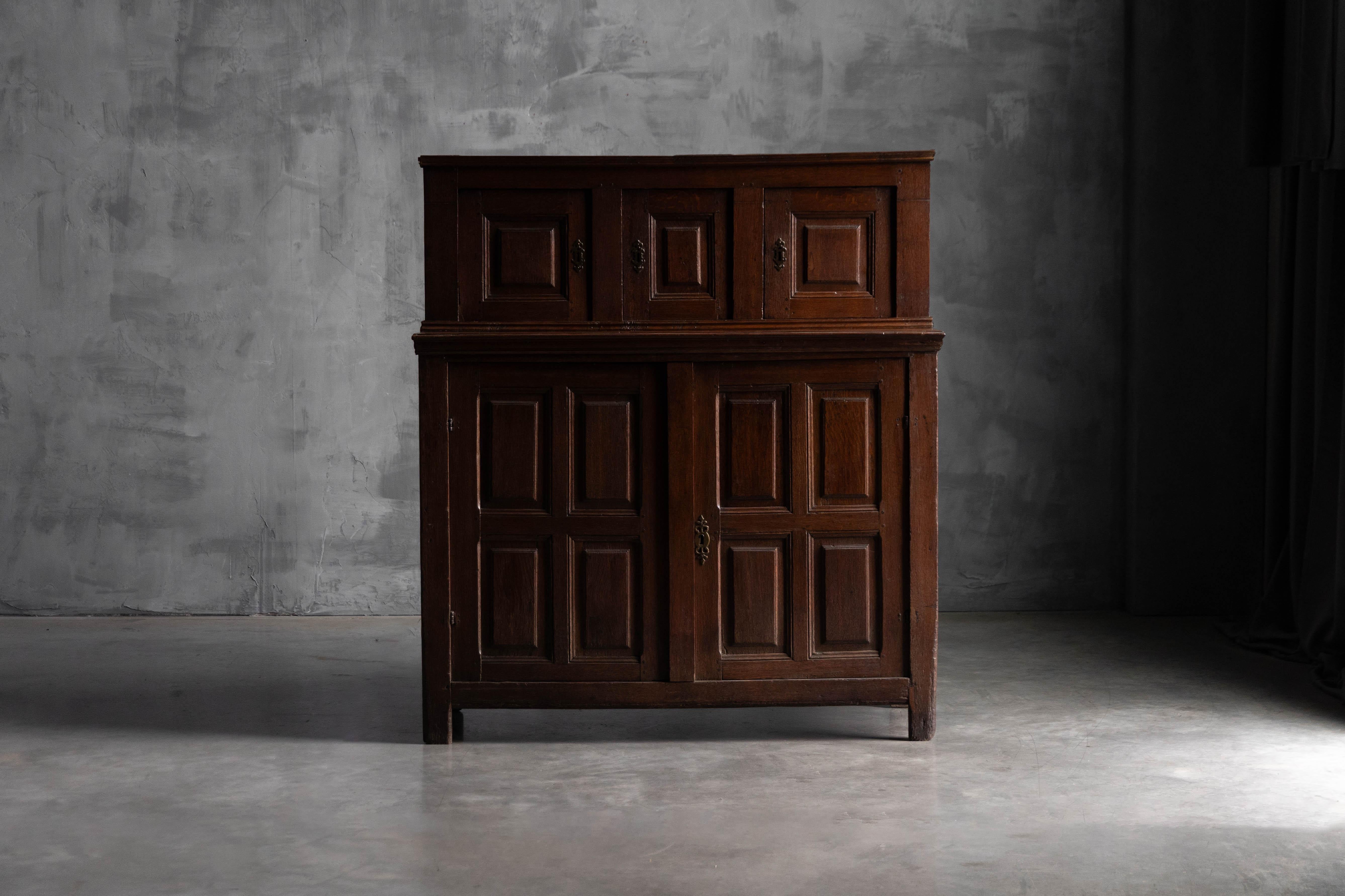 Antiker Eichenschrank, Frankreich, 18. Jahrhundert (Holz) im Angebot
