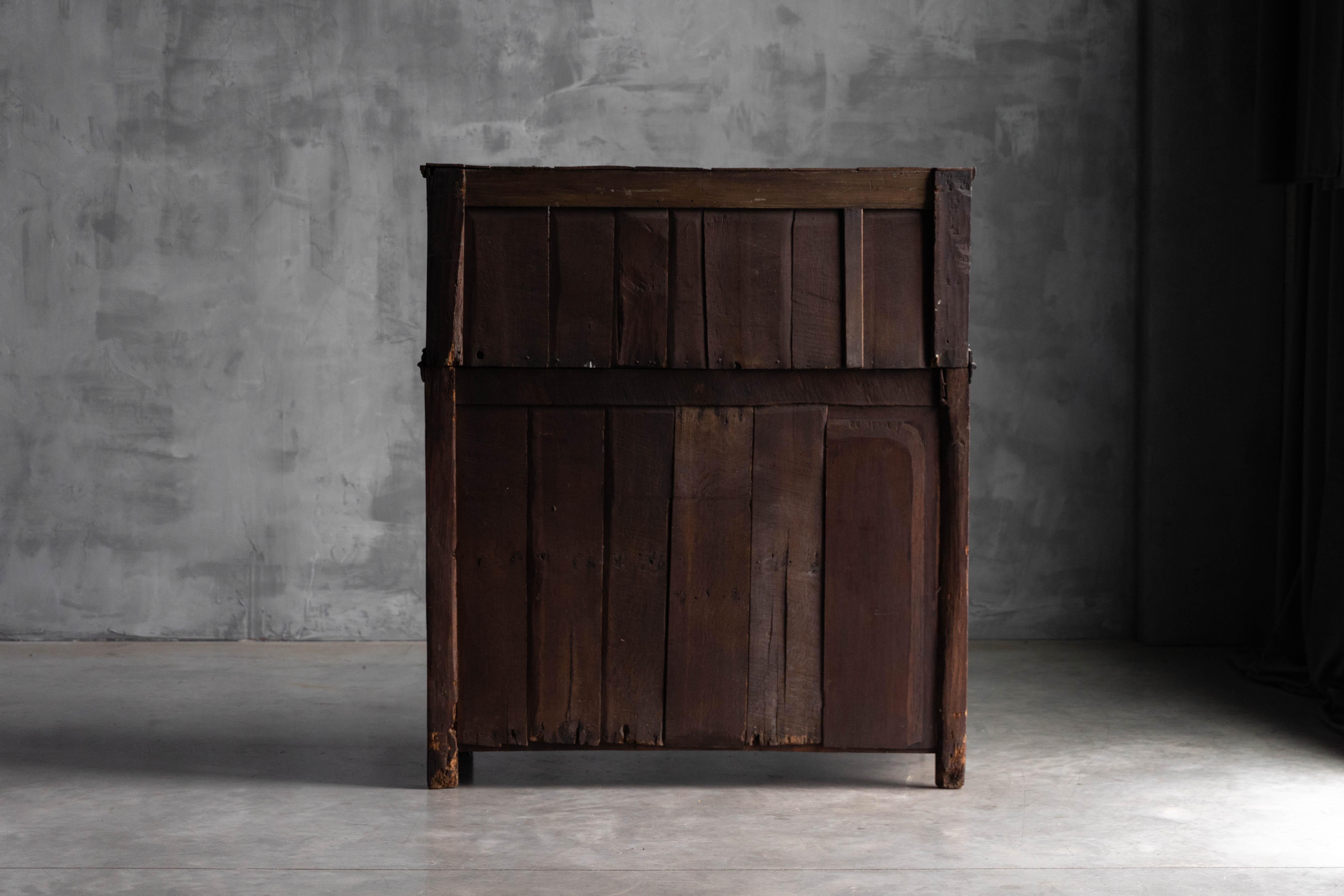 Antiker Eichenschrank, Frankreich, 18. Jahrhundert im Angebot 2
