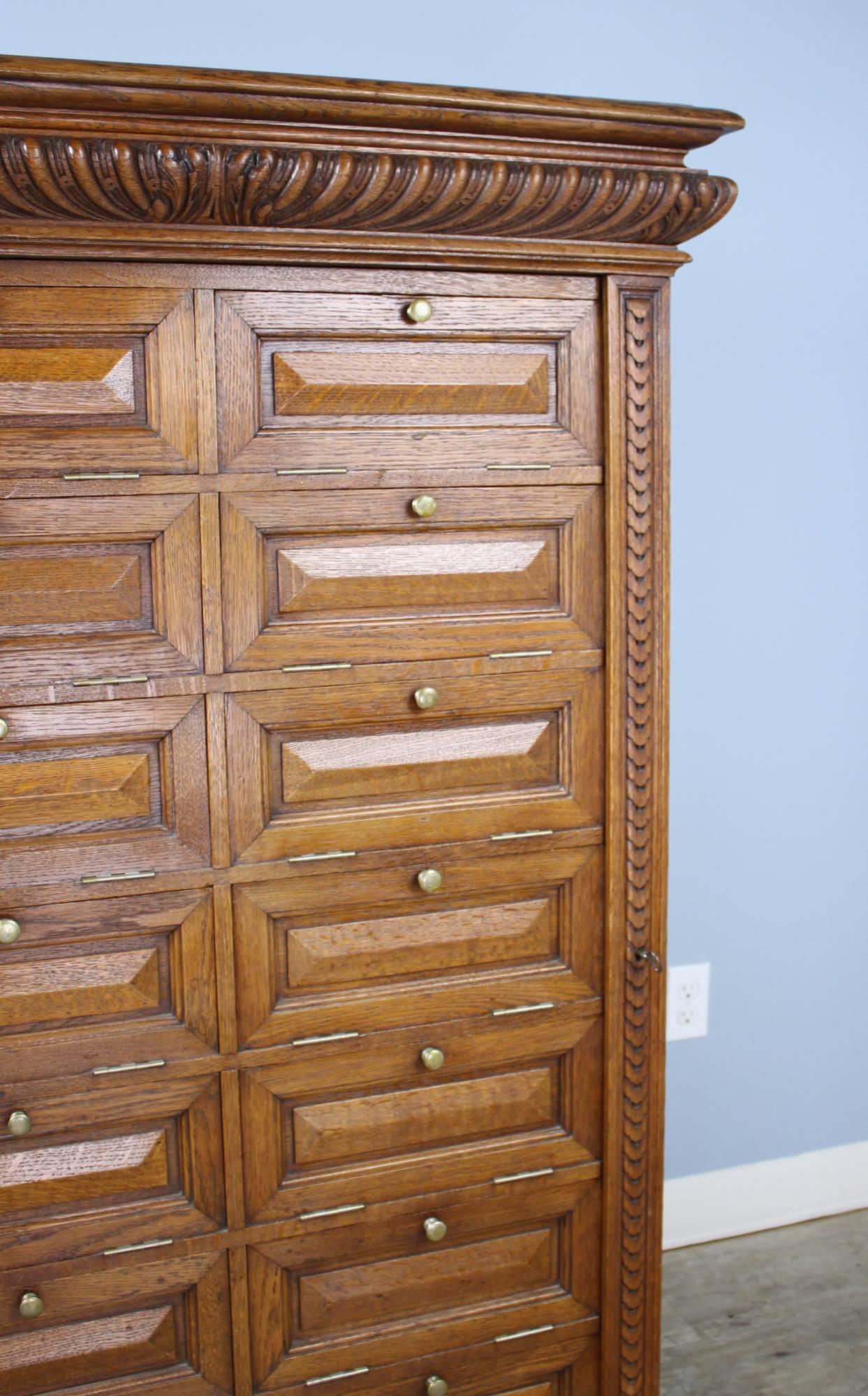Antique Oak Cabinet with Side Locks and Original Keys In Excellent Condition In Port Chester, NY