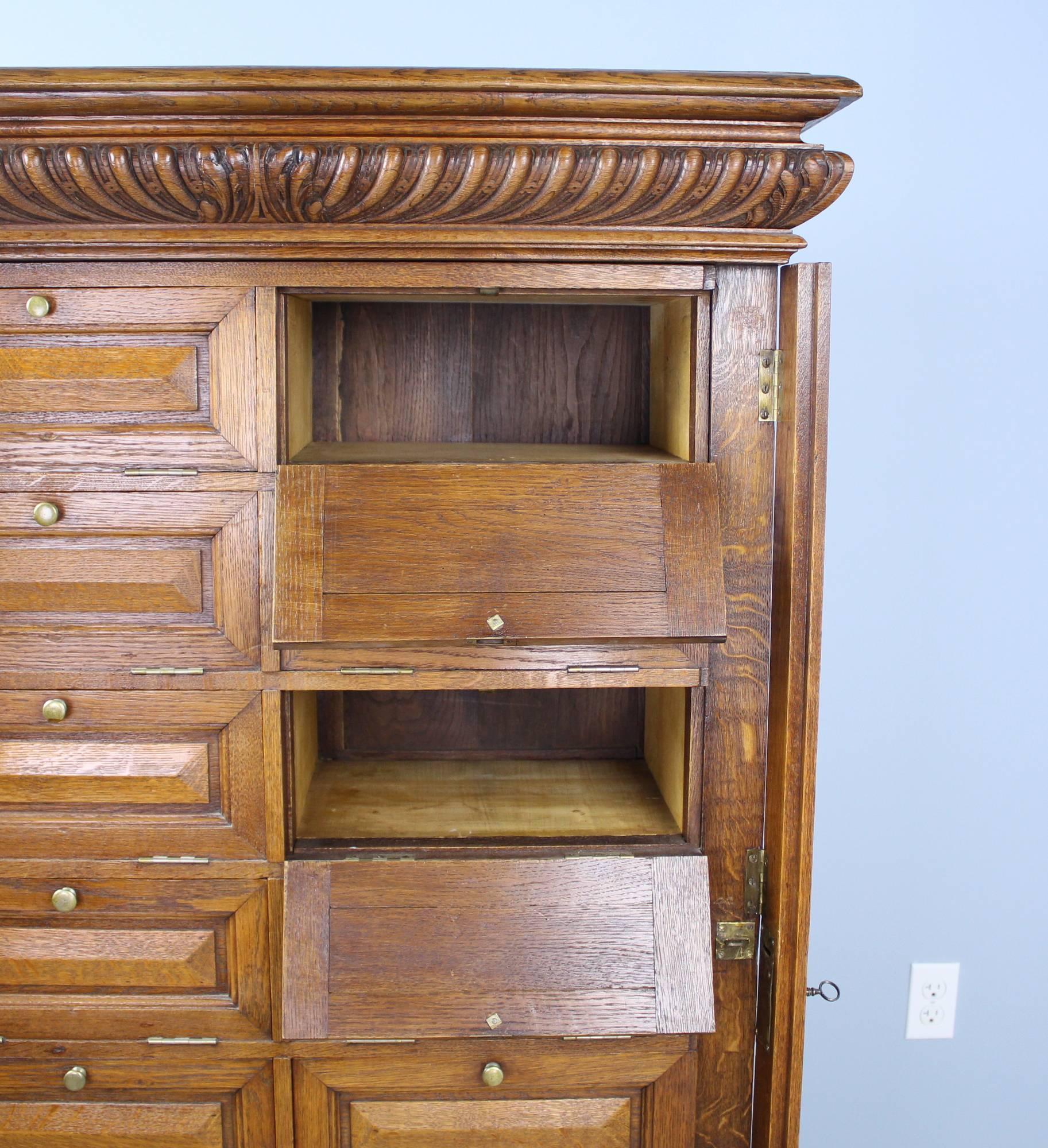 Antique Oak Cabinet with Side Locks and Original Keys 1