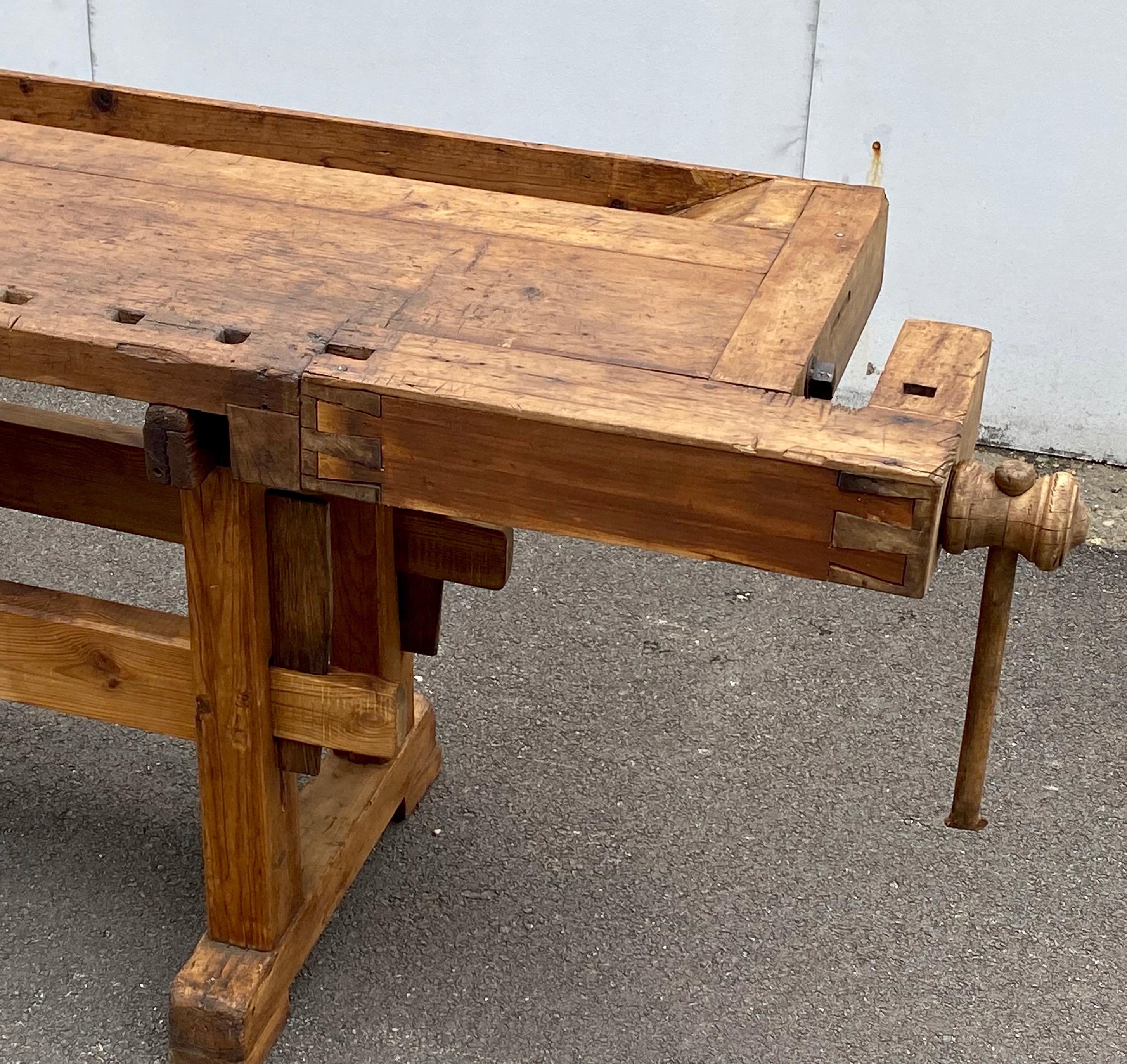 Antique Oak Carpenter's and Joiner's Workbench  In Good Condition In Baltimore, MD