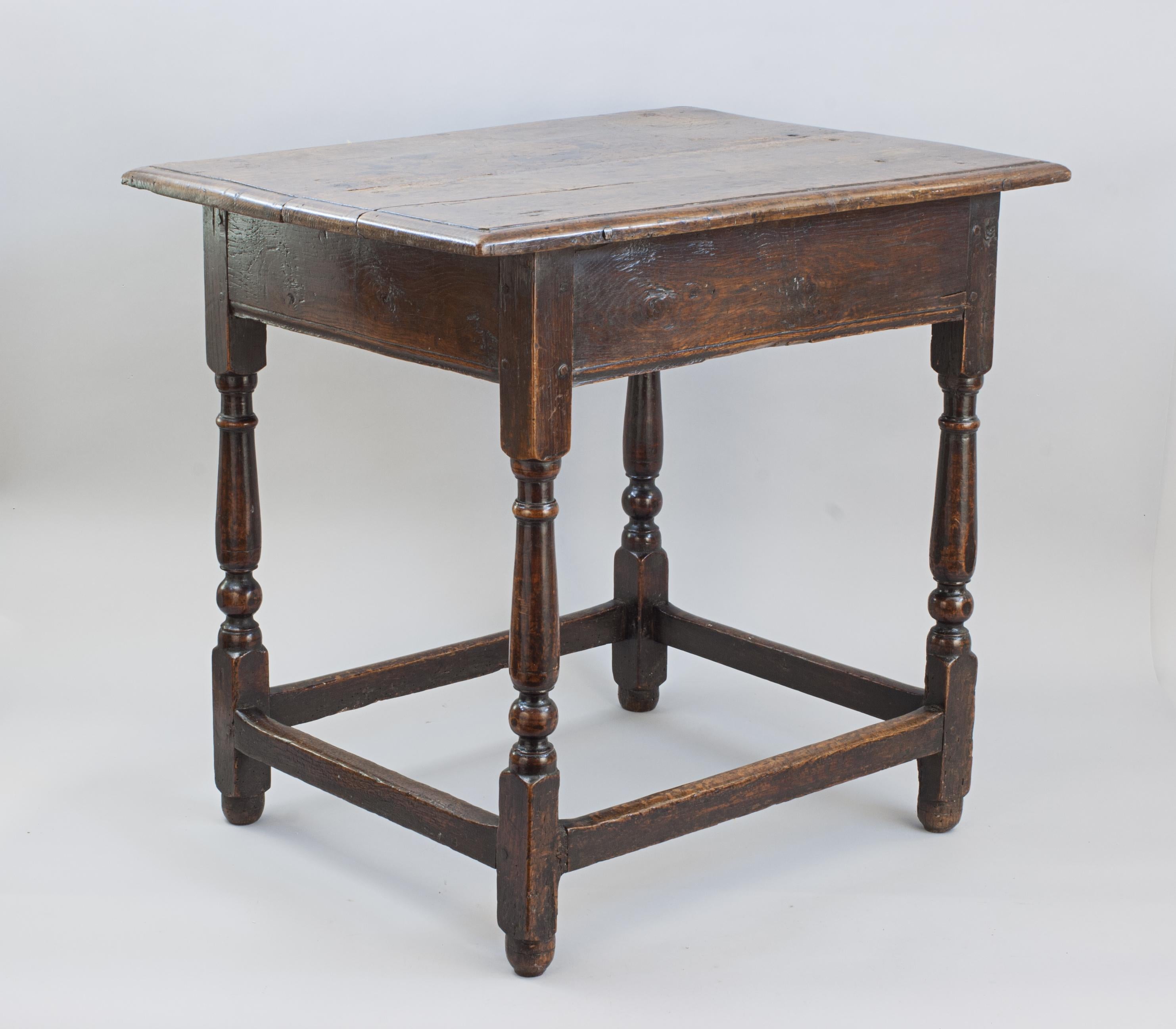 Oak Centre Table.
A charming antique oak side table, center table with two plank top construction with a moulded edge. Simple moulded rails and plain stretchers with nicely turned legs and pegged construction. The side or centre table has good