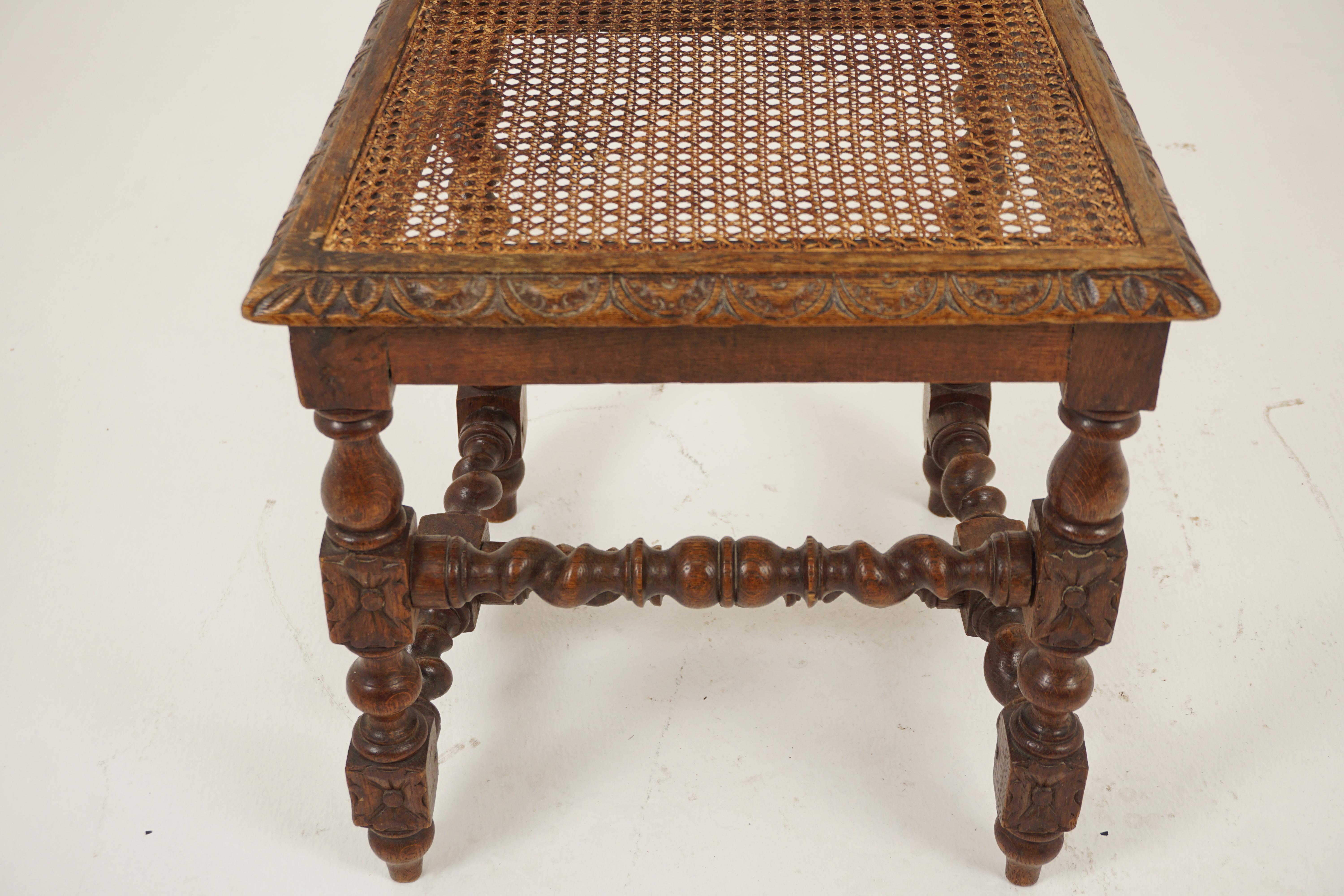 Antique Oak Chair, Gothic Heavily Carved Hall & Desk Chair, Scotland 1880, H1063 In Good Condition For Sale In Vancouver, BC