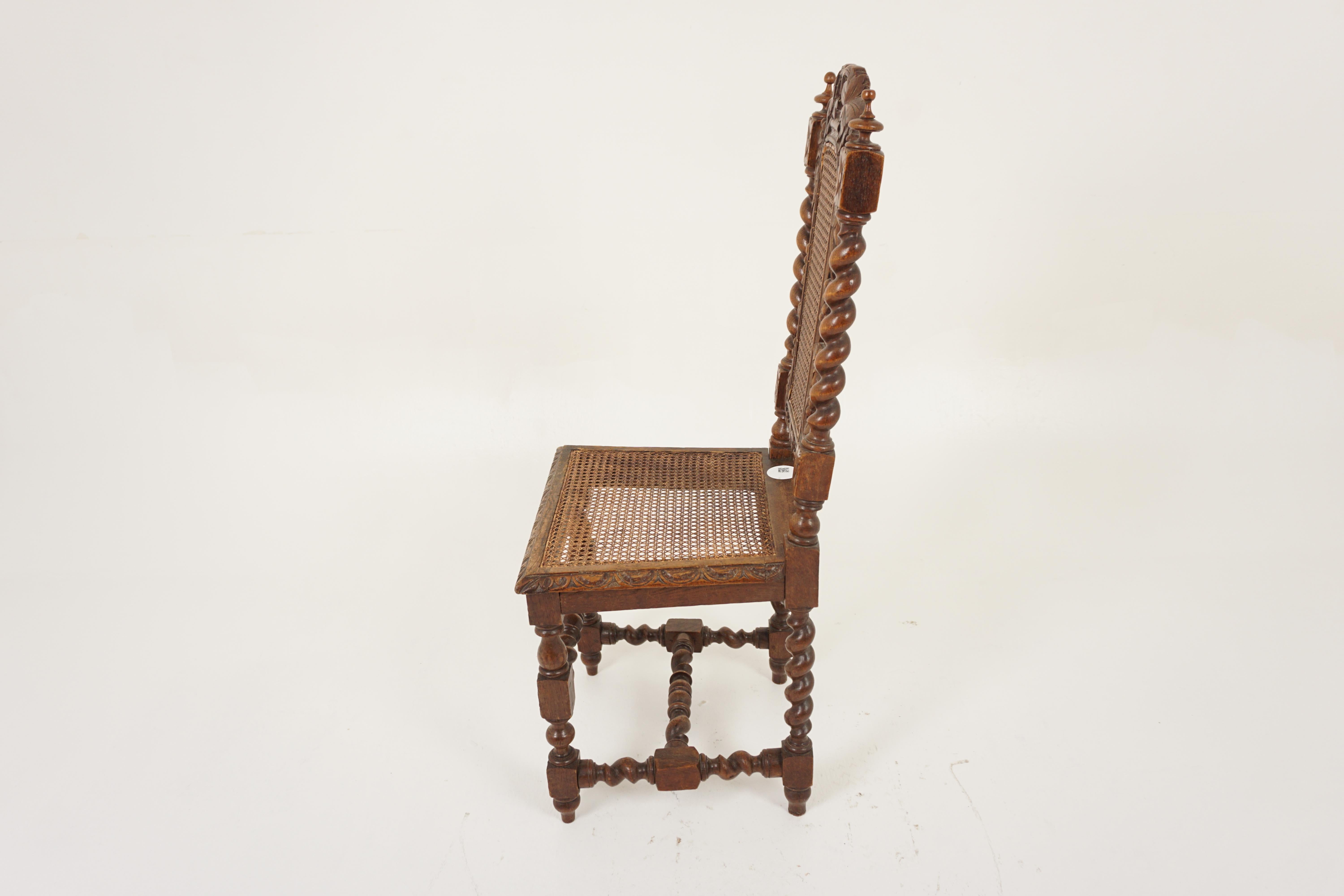 Chêne Chaise d'antiquités en chêne ancien, chaise de bureau et d'entrée gothique fortement sculptée , Écosse 1880 , H1063 en vente