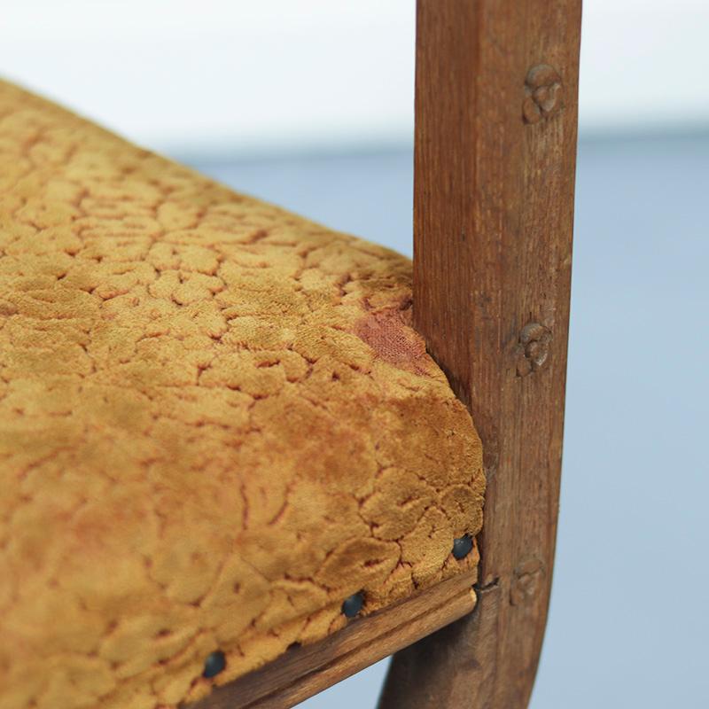 Antiker Eichenstuhl mit gotischen und religiösen Schnitzereien, 1890er Jahre im Angebot 3