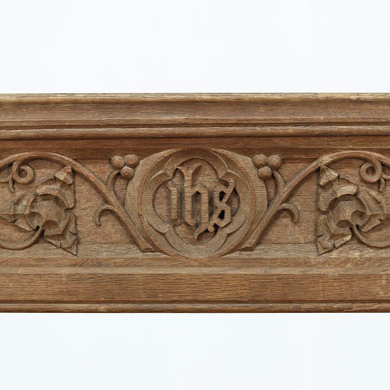 Antiker Eichenstuhl mit gotischen und religiösen Schnitzereien, 1890er Jahre (Neugotik) im Angebot