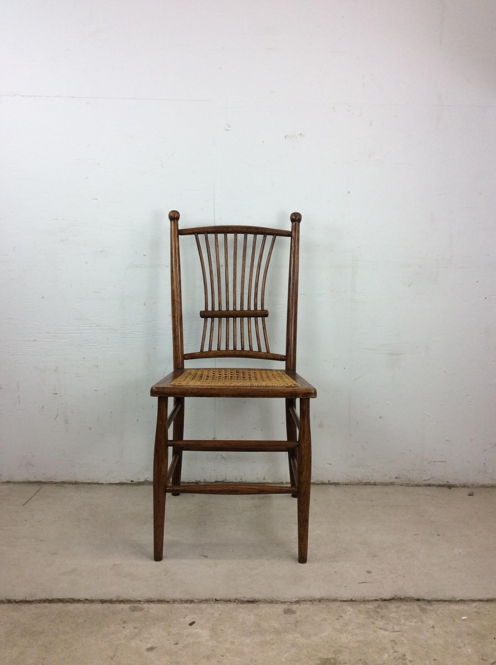 Antiker Eichenstuhl mit einzigartiger gedrechselter Rückenlehne und Sitzschale (American Arts and Crafts) im Angebot