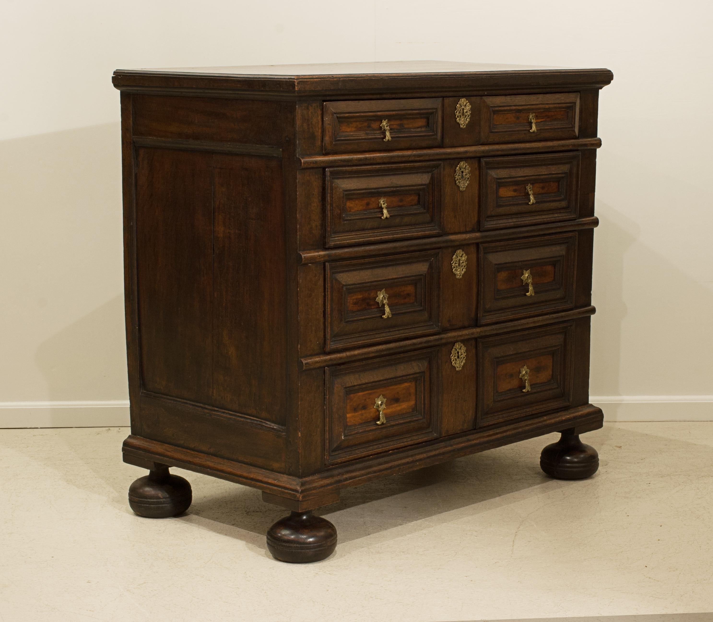 Jacobean Style Chest Of Drawers.
A Jacobean style oak chest of drawers raised on four large bun feet. The graduating cushion moulding drawers are full length and with brass drop handles with back plates.
A very nice late 18th early 19th century