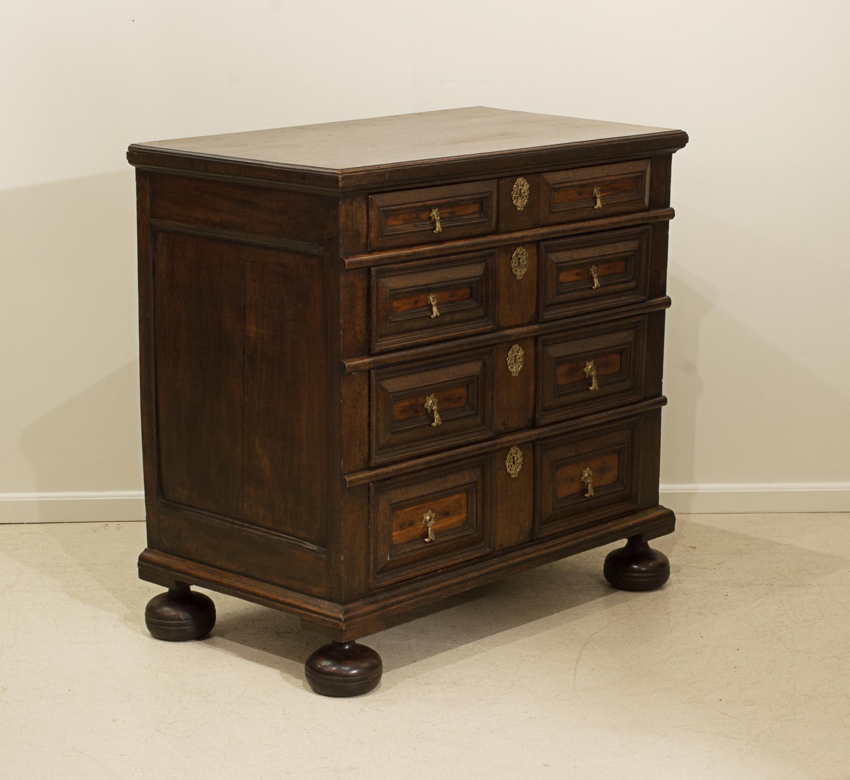 Antique Oak Chest of Drawers In Good Condition For Sale In Oxfordshire, GB