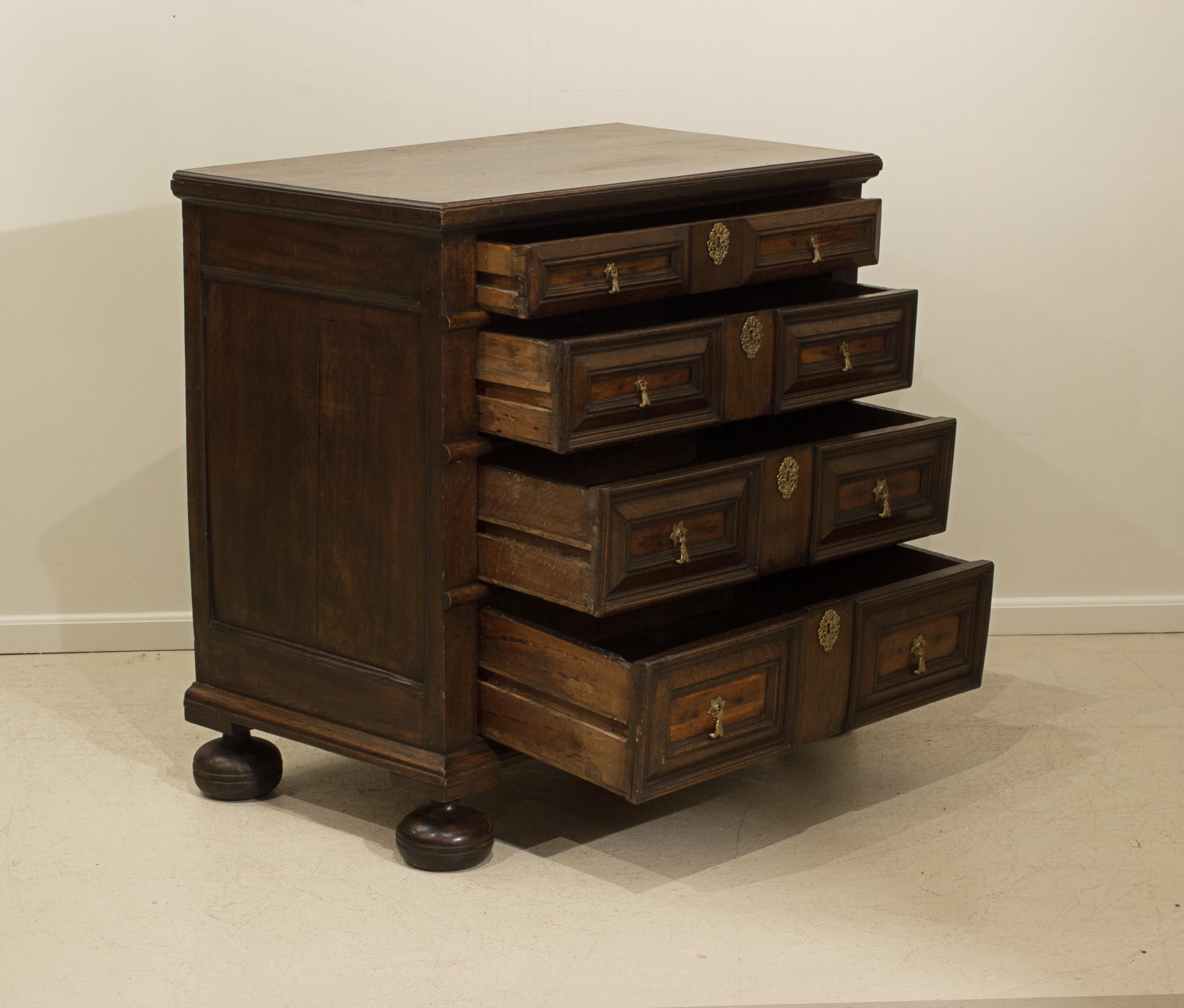 XVIII secolo Cassettiera antica in Oak in vendita