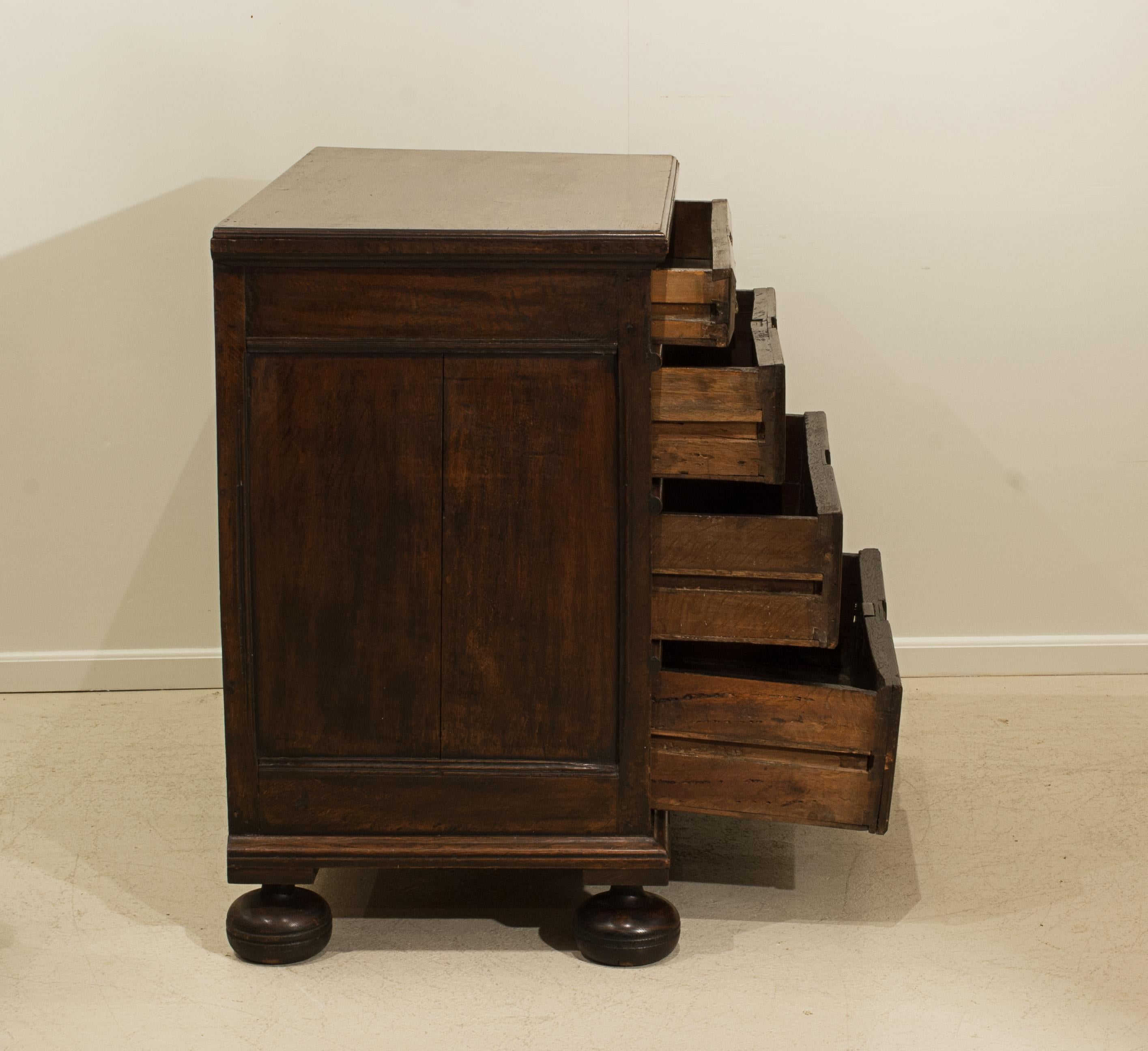 Antique Oak Chest of Drawers For Sale 1