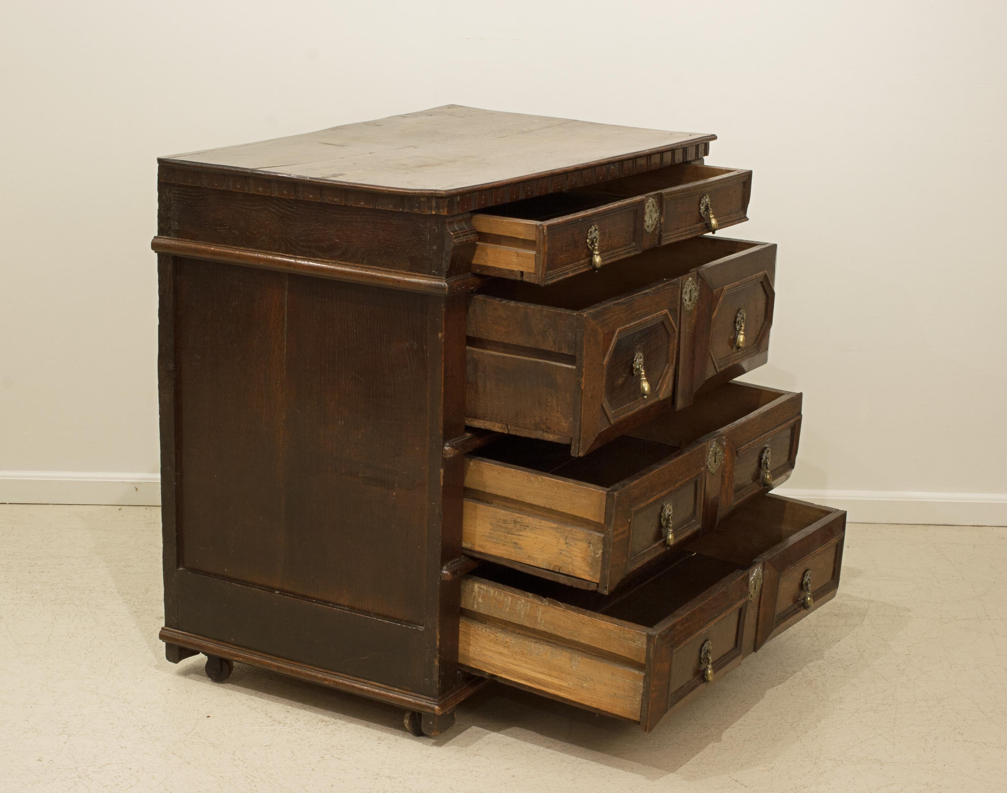 Chêne Commode ancienne en Oak Oak en vente