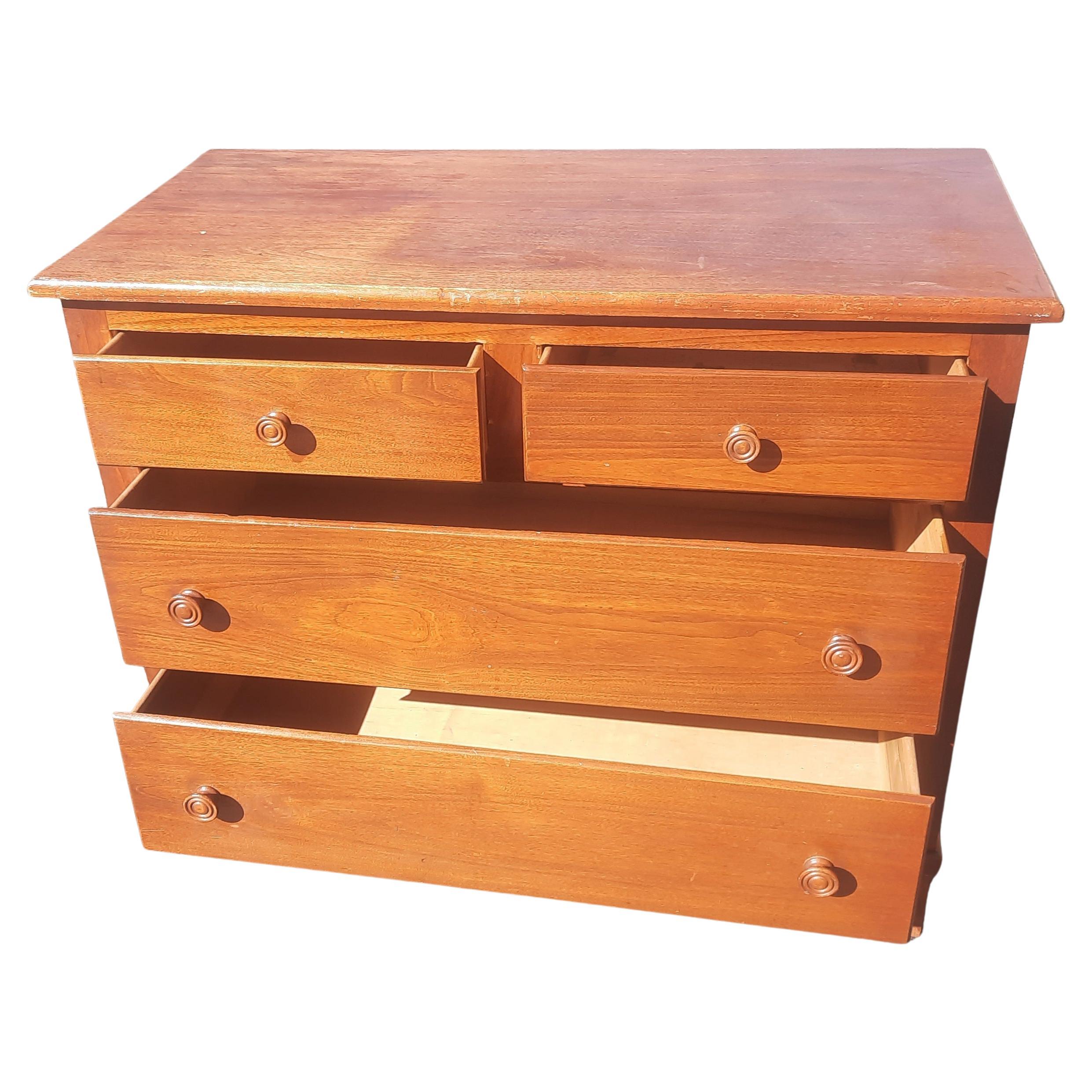 Édouardien Ancienne commode en chêne avec boutons de tiroir en bois d'origine en vente