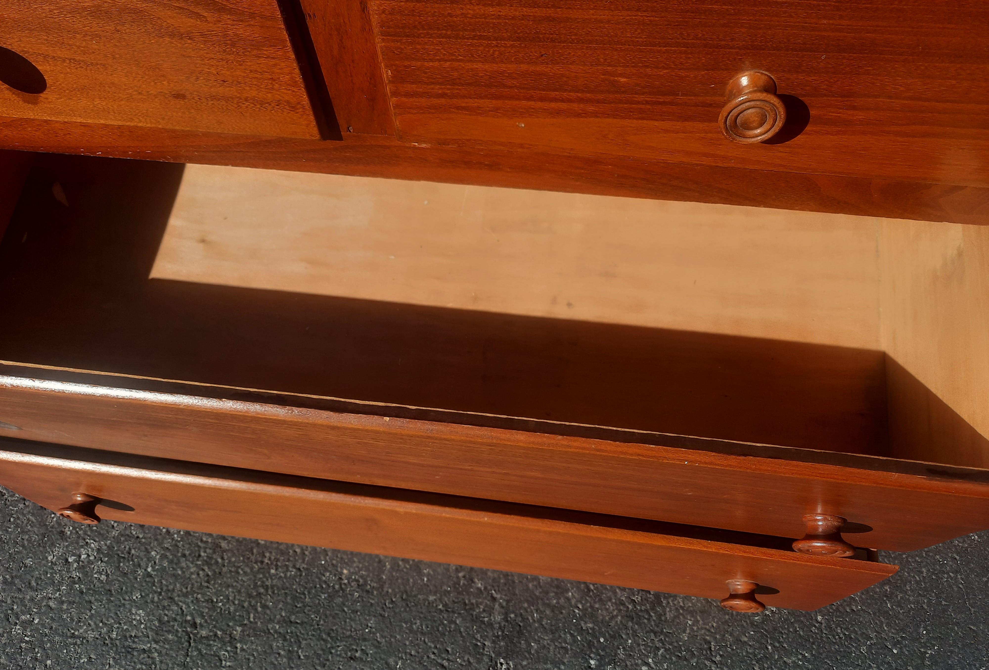 Quercia Cassettiera antica in Oak con pomelli originali in Wood in vendita