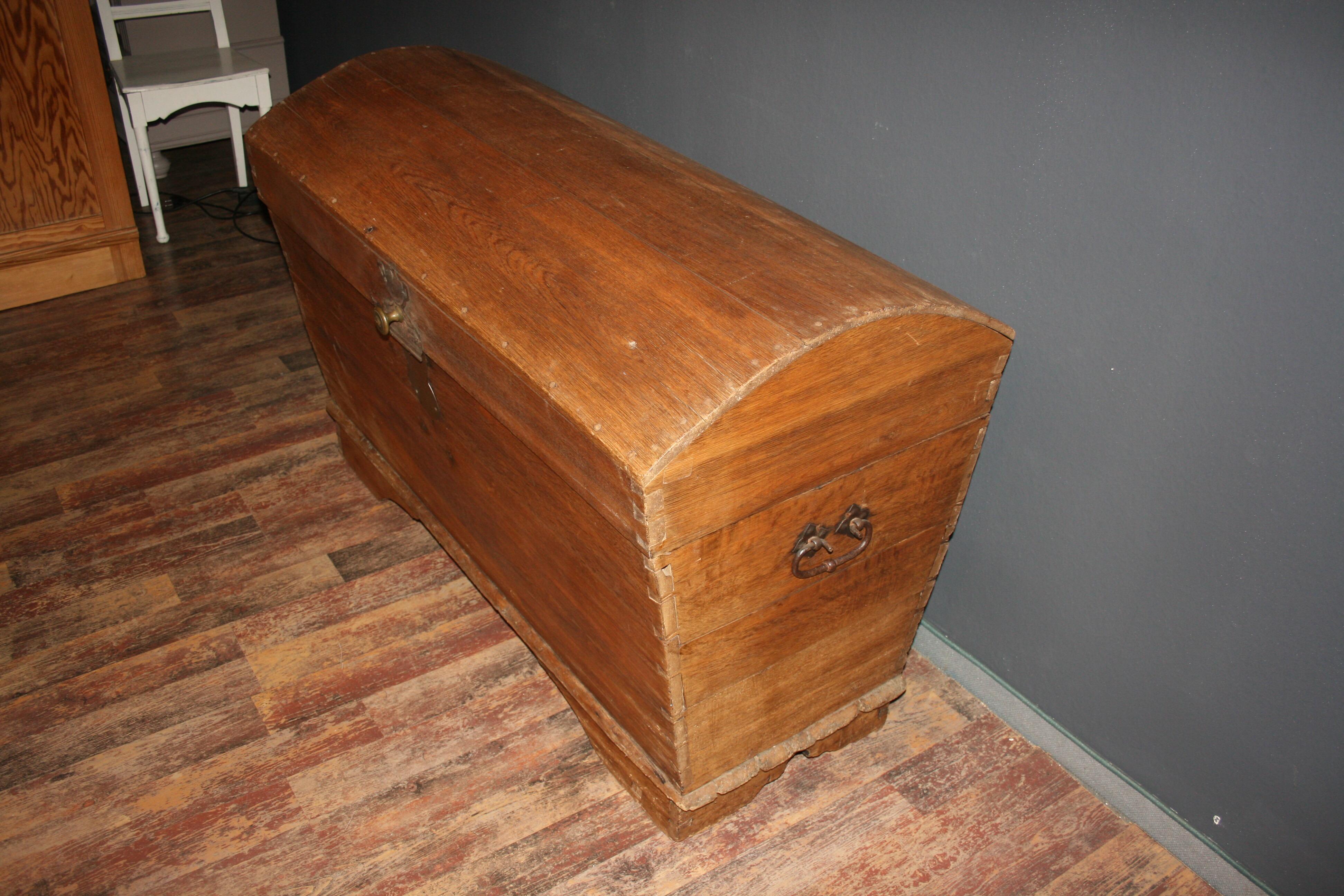 Antique Oak Chest with Round Lid, Germany, 1700s 3