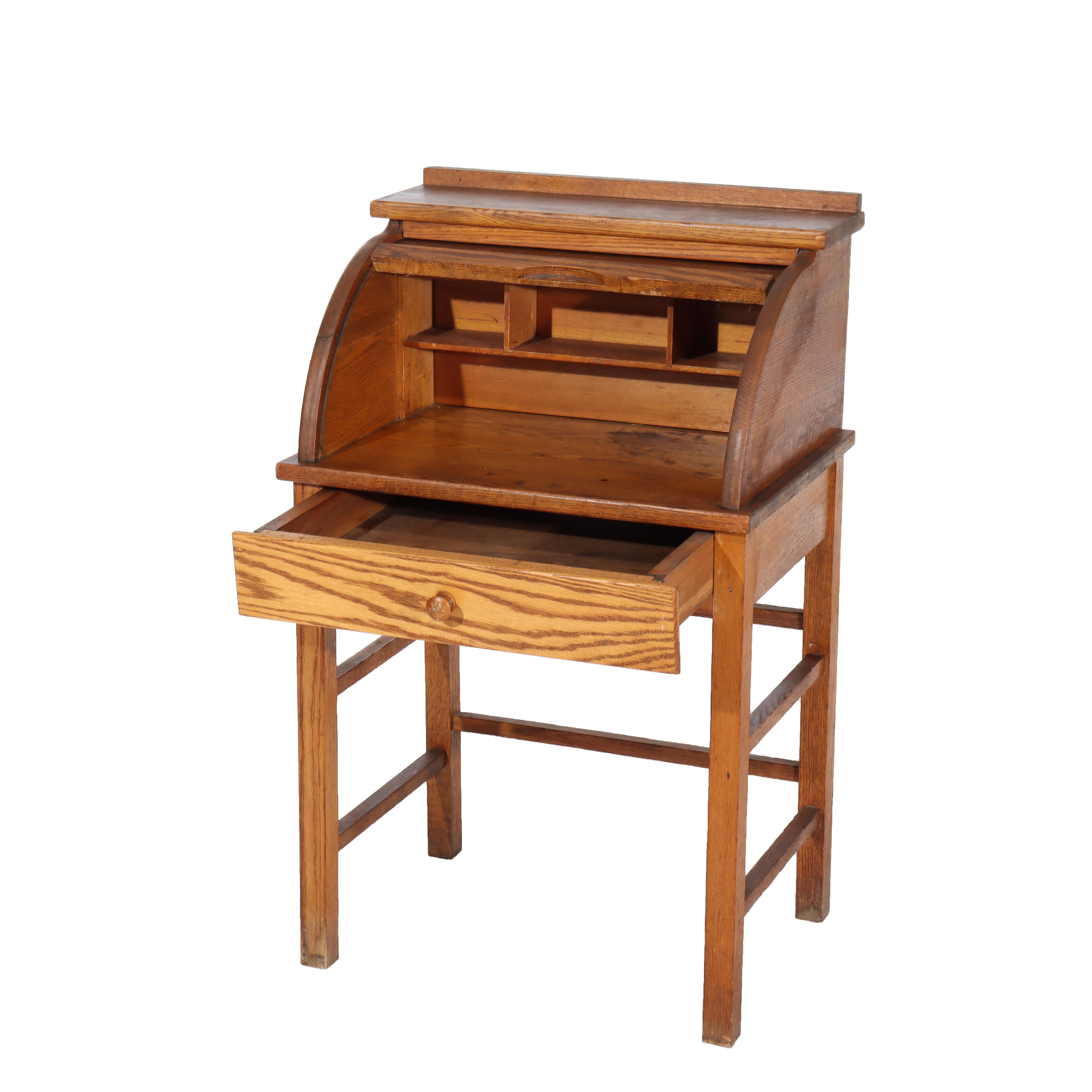 Escritorio antiguo de roble para niños C1920 en venta 6